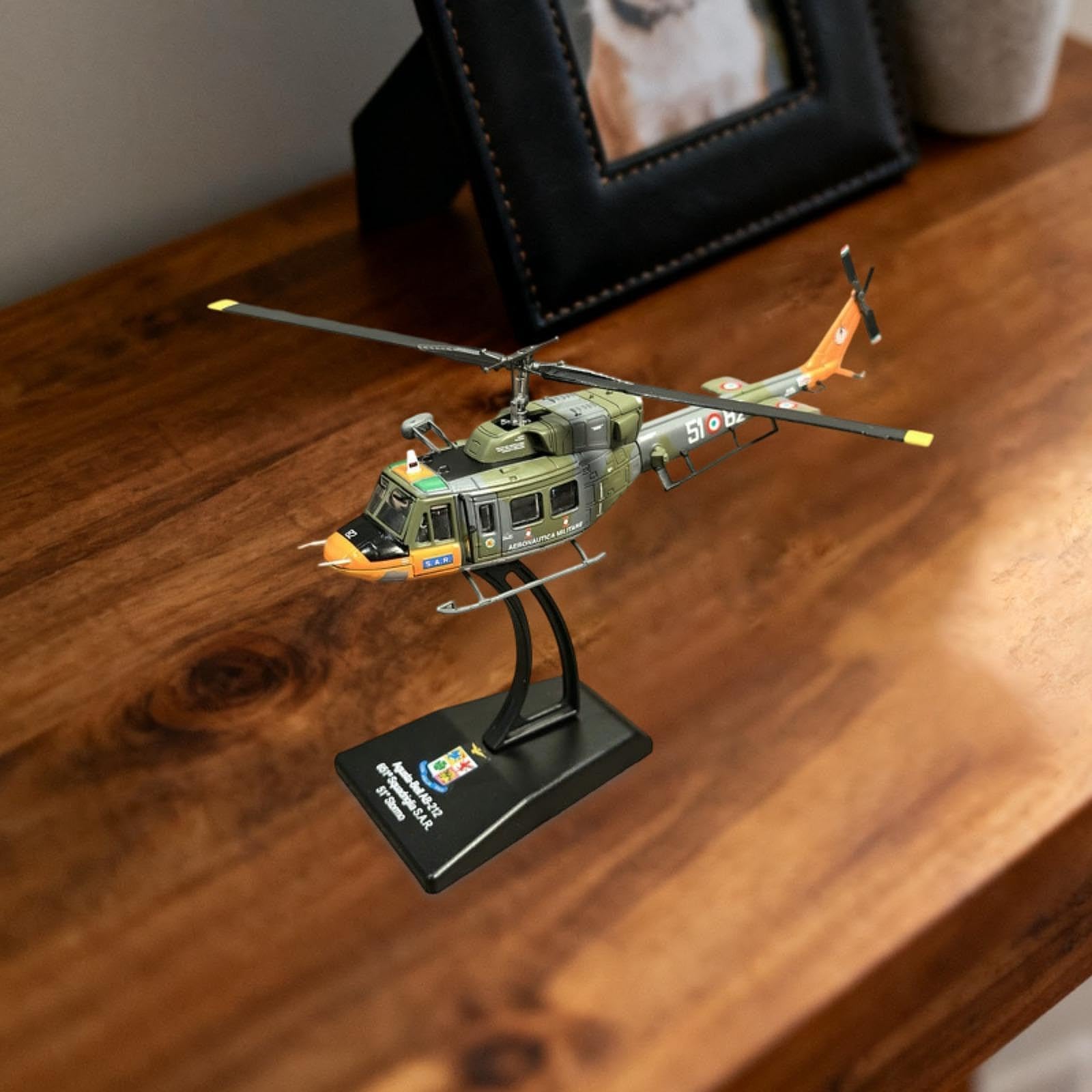 predolo Helicóptero Modelo Aleación Réplica Aeronave Ornamento Decorativo Coleccionable Adecuado para Regalo Decoración de Oficina Dormitorio Estantería