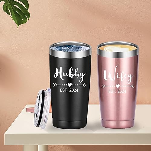 Miniatura 3 de Hubby & Wifey Est 2024 - Taza de viaje para el día de San Valentín, regalos de compromiso de aniversario de boda, regalo para pareja, ella, él,