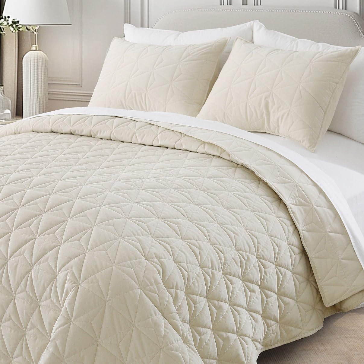 DAWNDIOR Corduroy Quilt Set Oversized King 112"x106", Lightweight All-Season Quilt with 2 Pillow Shams, Soft Fine-Striped Quilted Bed Cover, Beige