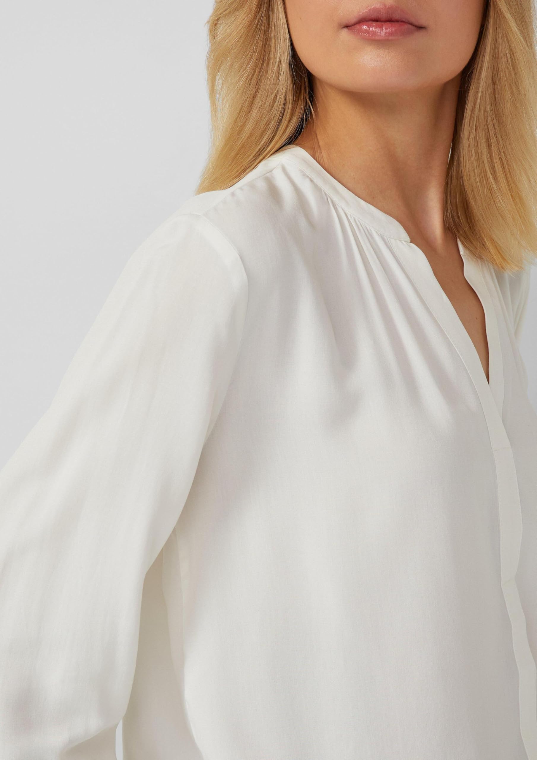 s.Oliver Damen Bluse – Regular Fit, Raffung, verlängertes Rückenteil