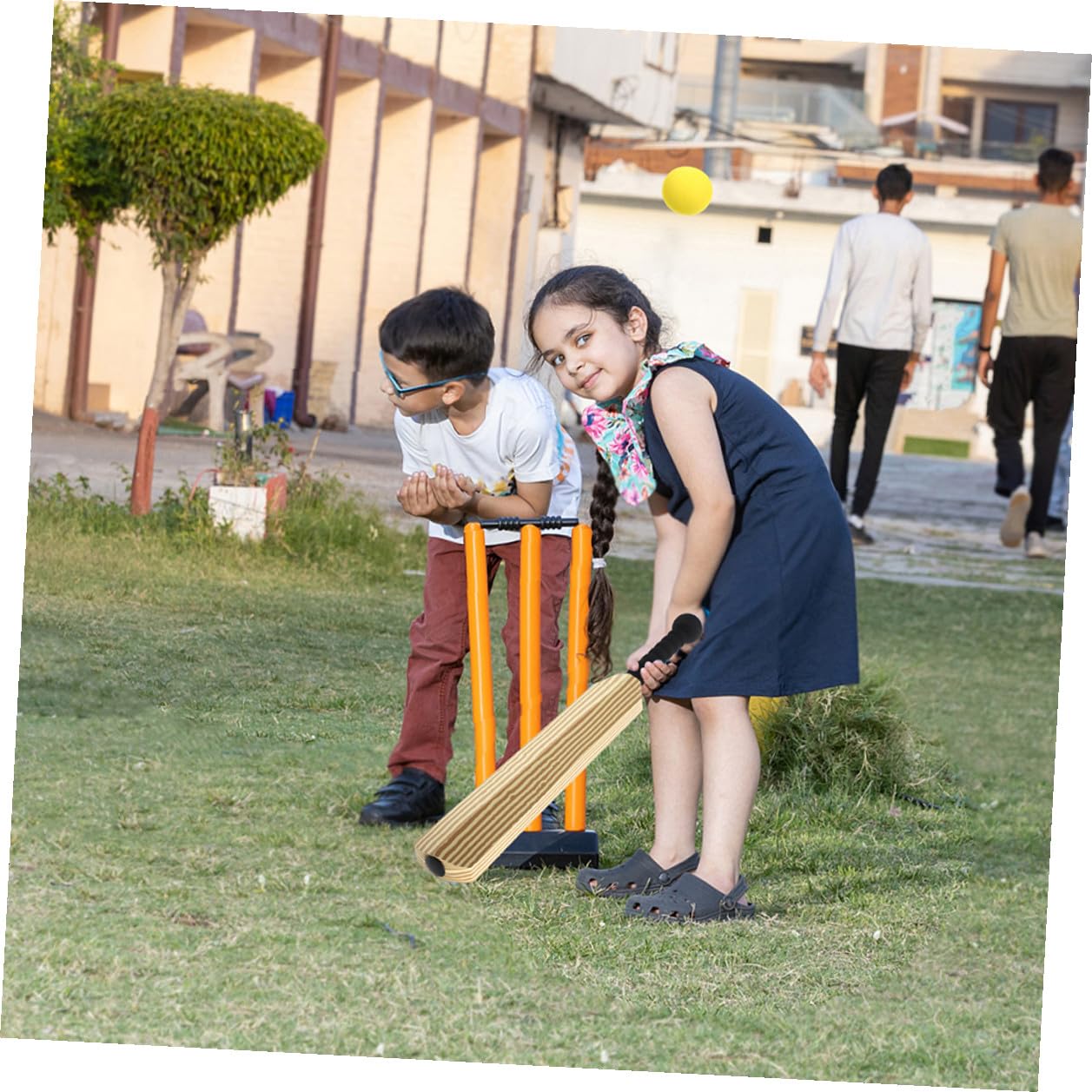 VICASKY Batte de Baseball en Plastique 24 Pouces, Set de Cricket Garçon et Filles 2 Battes 2 Balles, Légère et Maniable, pour Entraînement Extérieur et Jeux Familiaux