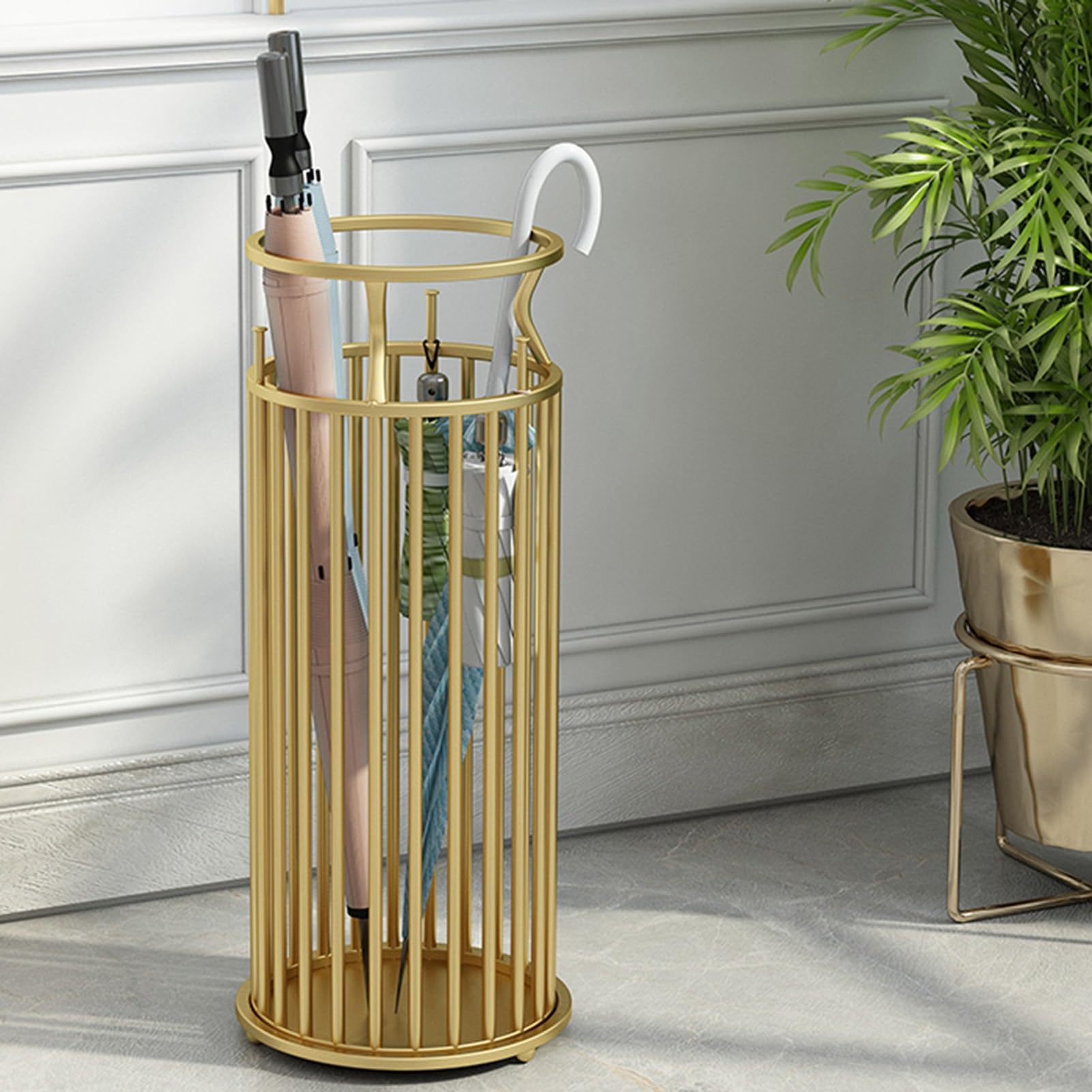 Soporte de paraguas de metal dorado con bandeja de goteo, rack de pared de 3 ganchos para paraguas mojados, palos para caminar, postes de trekking.Soporte de piso de ahorro de espacio para entrada, sa
