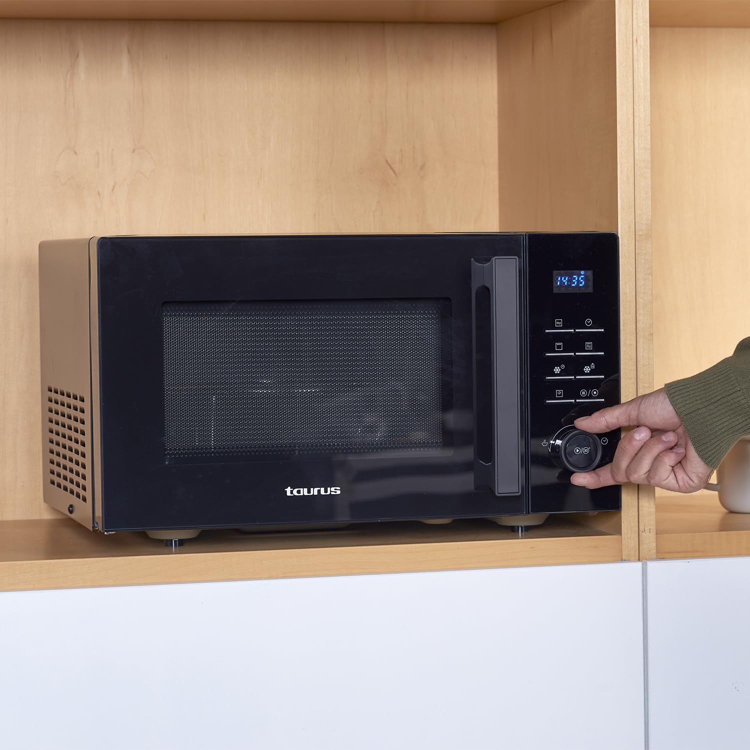 Taurus Laurent 25 Black - Microondas digital, 25L, 900W, grill 1000W, 10 niveles, función descongelar, revestimiento Shiny&Clean, hasta 99 min, función inicio programado, 480 x 430 x 280 mm, negro