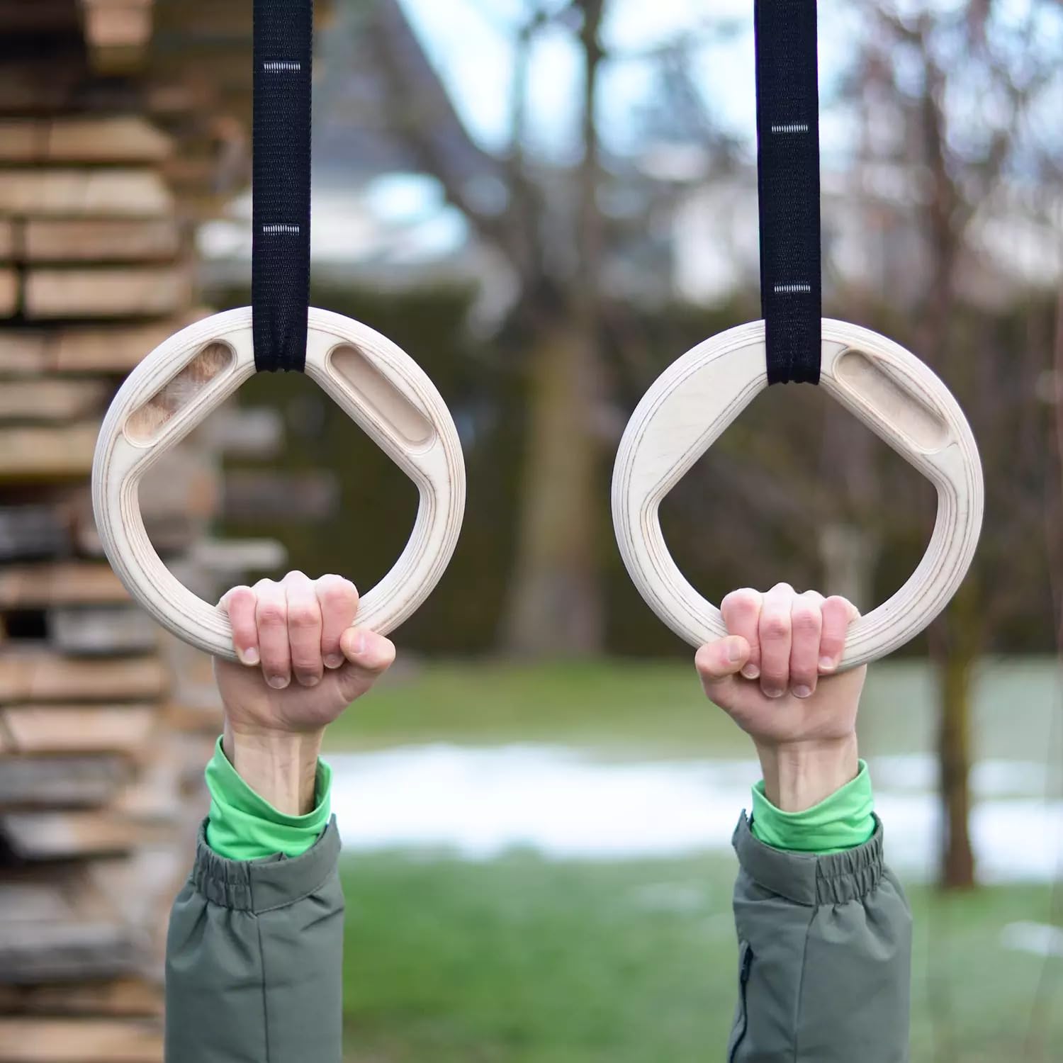 Kletter-Turnringe – Turnringe aus Holz mit Hangboard-Taschen – 28 mm Dicke Ringe mit 5 Meter verstellbaren Riemen mit eingenähten Höhenmarkierungen – hochwertiges Birkenholz