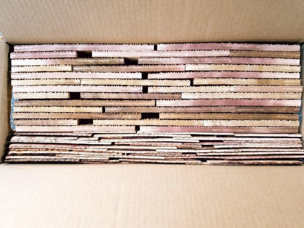 24 Inch Rebutted and Rejointed (R&R) Natural Groove Natural Cedar Sidewall Shingles 1/2 Square Carton