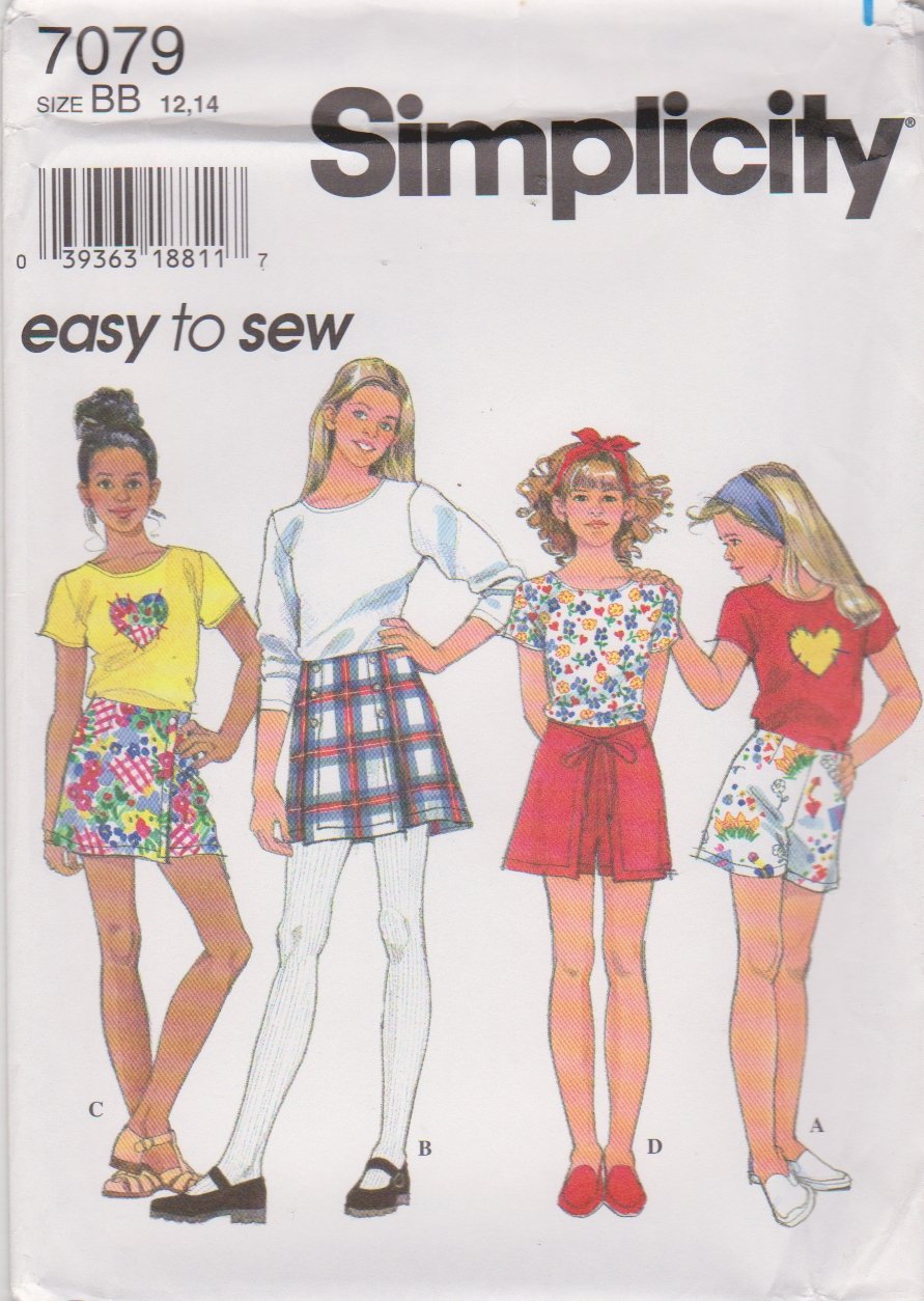 Filles knit top et short pour les journées d'été avec le patron Simplicity 7079