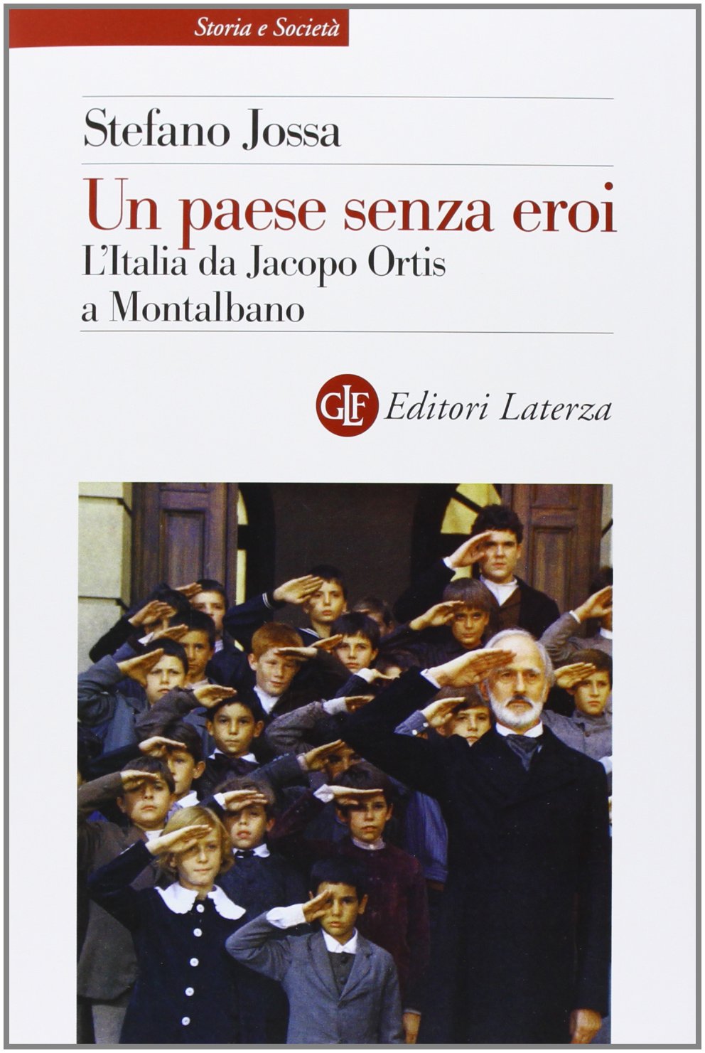 Un paese senza eroi