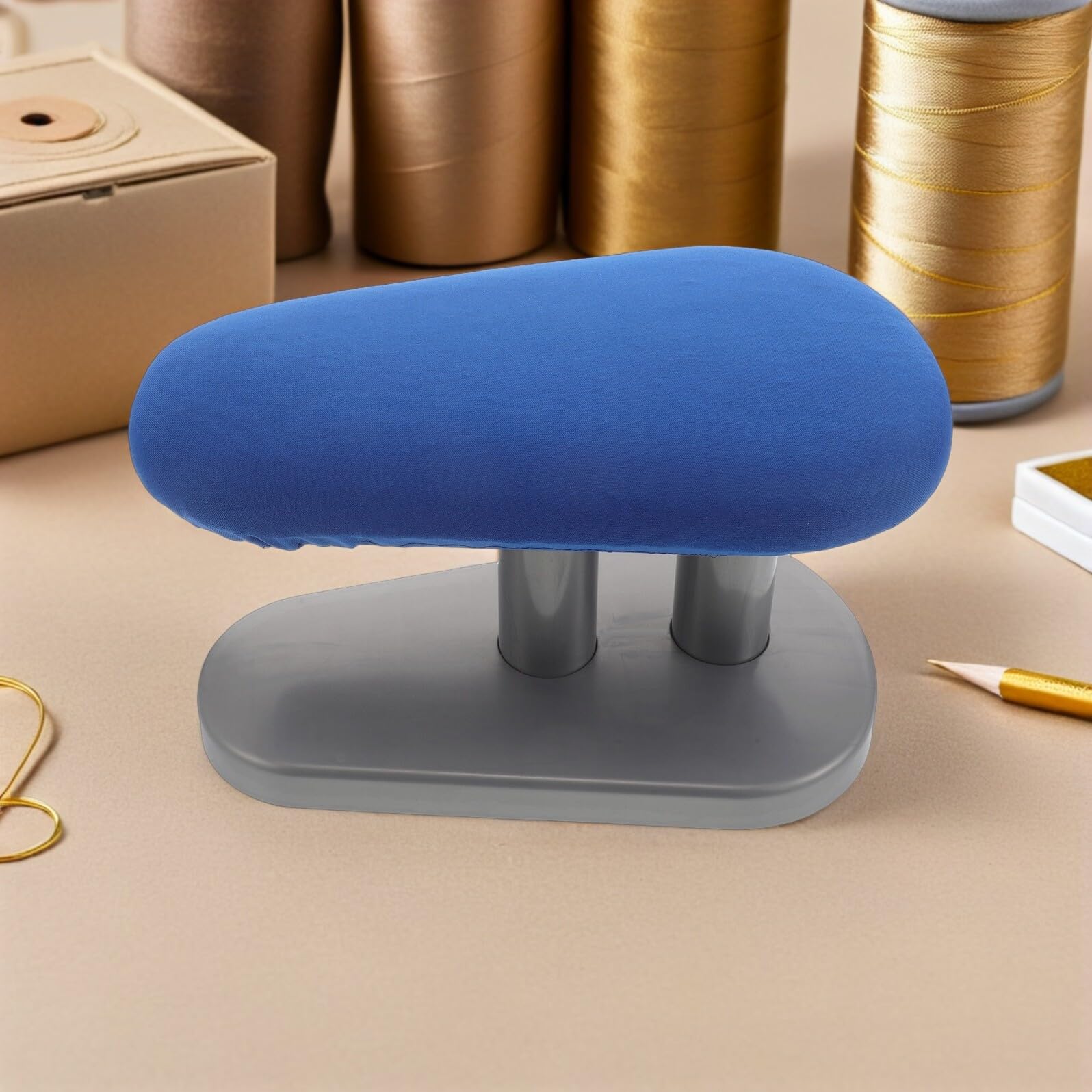 Asse da Stiro da Tavolo Compatto Blu con Superficie Imbottita | Plastica, Panno e Spugna, per Cinture e Spalle, Soluzione Salvaspazio per Casa e Ambienti Ridotti