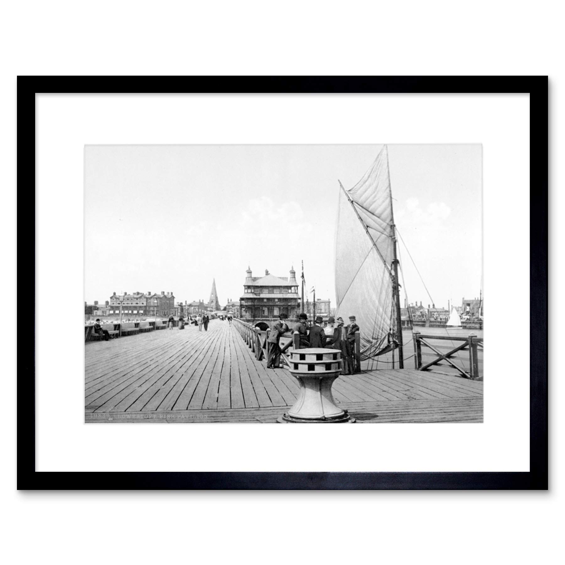 Wee Blue Coo LOWESTOFT THE PIER PAVILLION ENGLAND OLD BW BLACK FRAMED ART PRINT B12X301