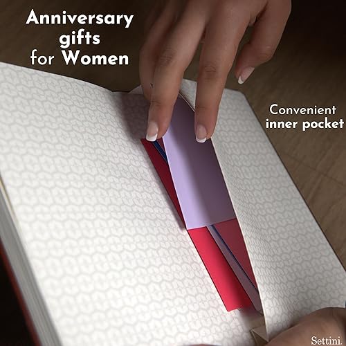 Vista 9 de SETTINI Diario rayado Juego de diario blanco moderno para escribir Cuero vegano de tapa dura, incluye bolígrafo de lujo en un soporte único