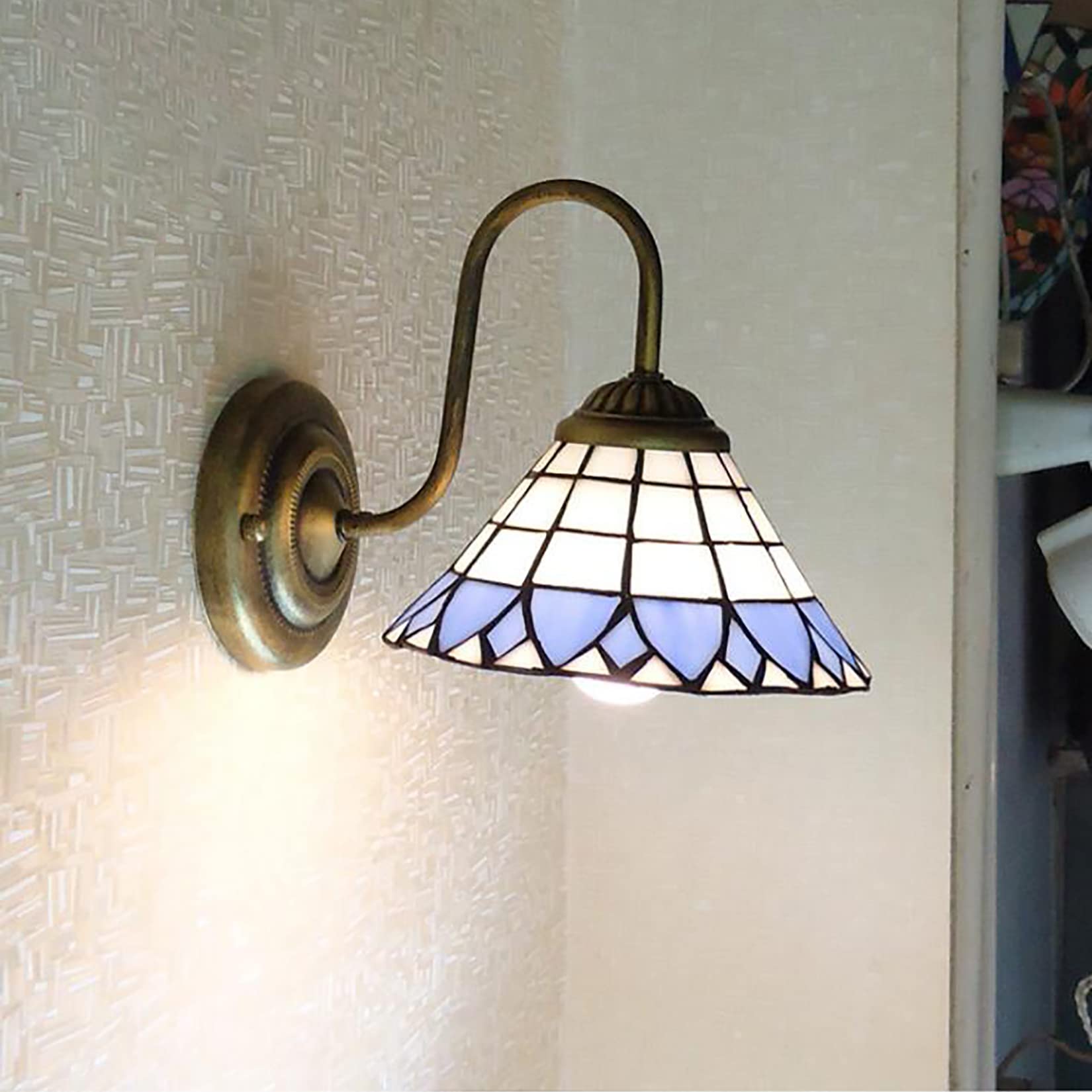 Lampe murale en verre teinté de style Tiffany avec vitrail bleu fait main