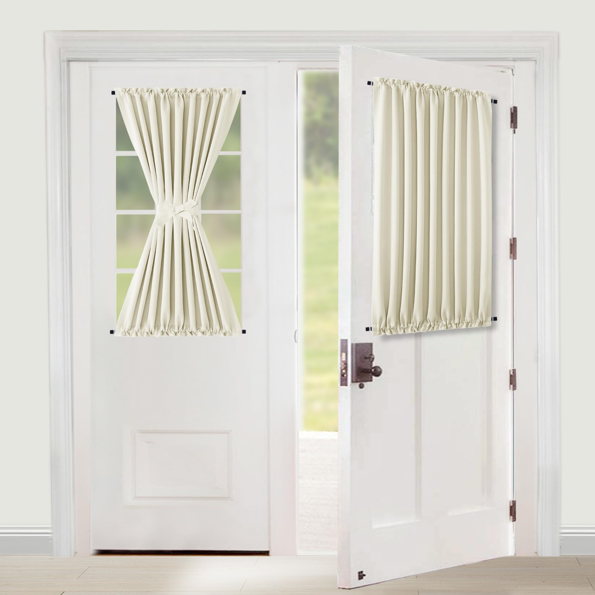 Rideaux occultants thermiques pour cuisine et salon avec porte vitrée crème
