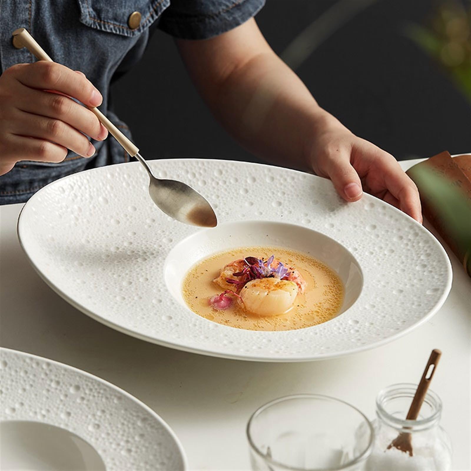 Talerze Obiadowe Wykwintny talerz do zupy Spersonalizowany obiadowy w kształcie kapelusza Biała ceramika Restauracja Hotel Premium Feeling Specjalna zastawa stołowa