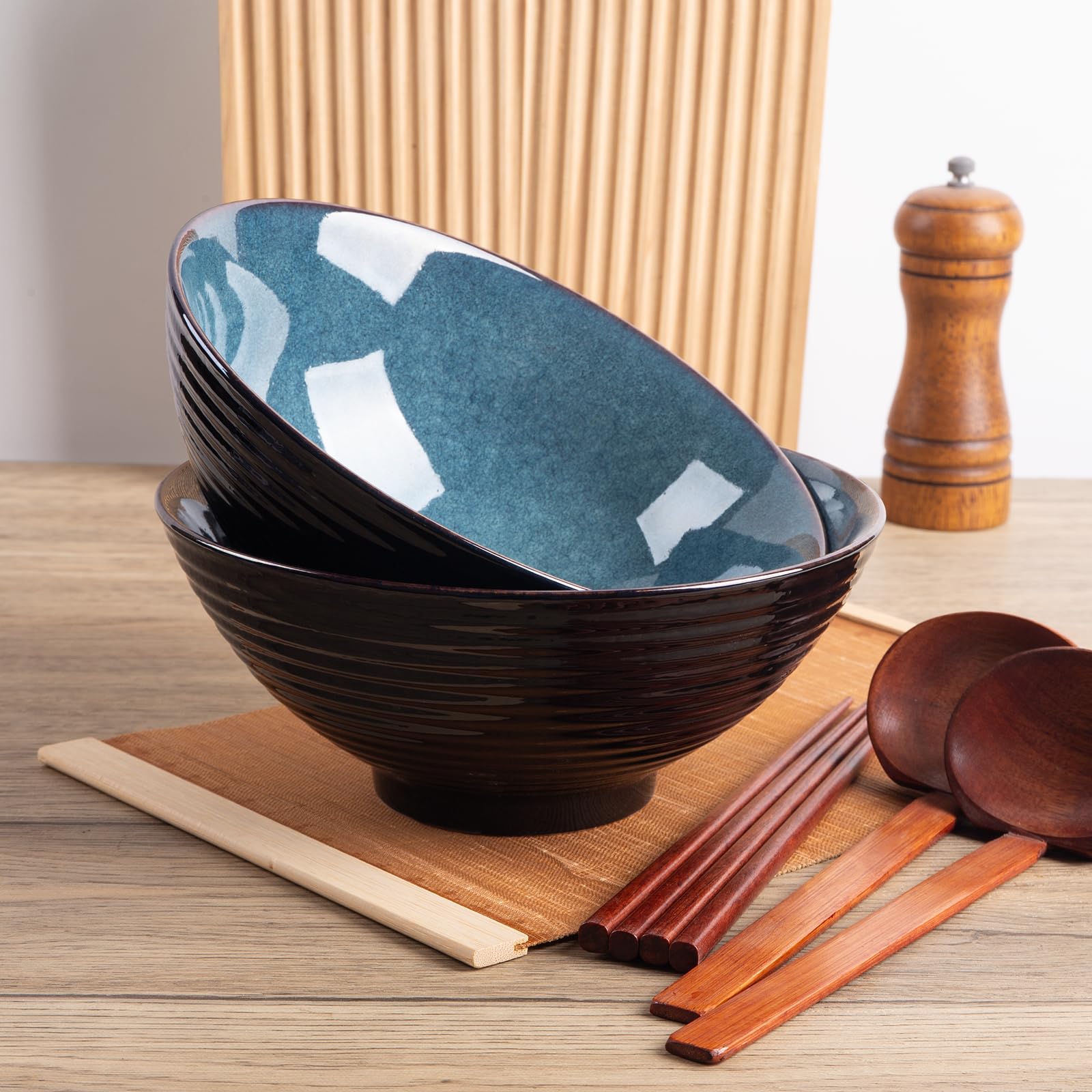 Japanische Ramenschüssel aus Keramik, 1,2 l, mit Essstäbchen und Löffeln für asiatische Suppennudeln von Pho Udon (blaue Glasur)