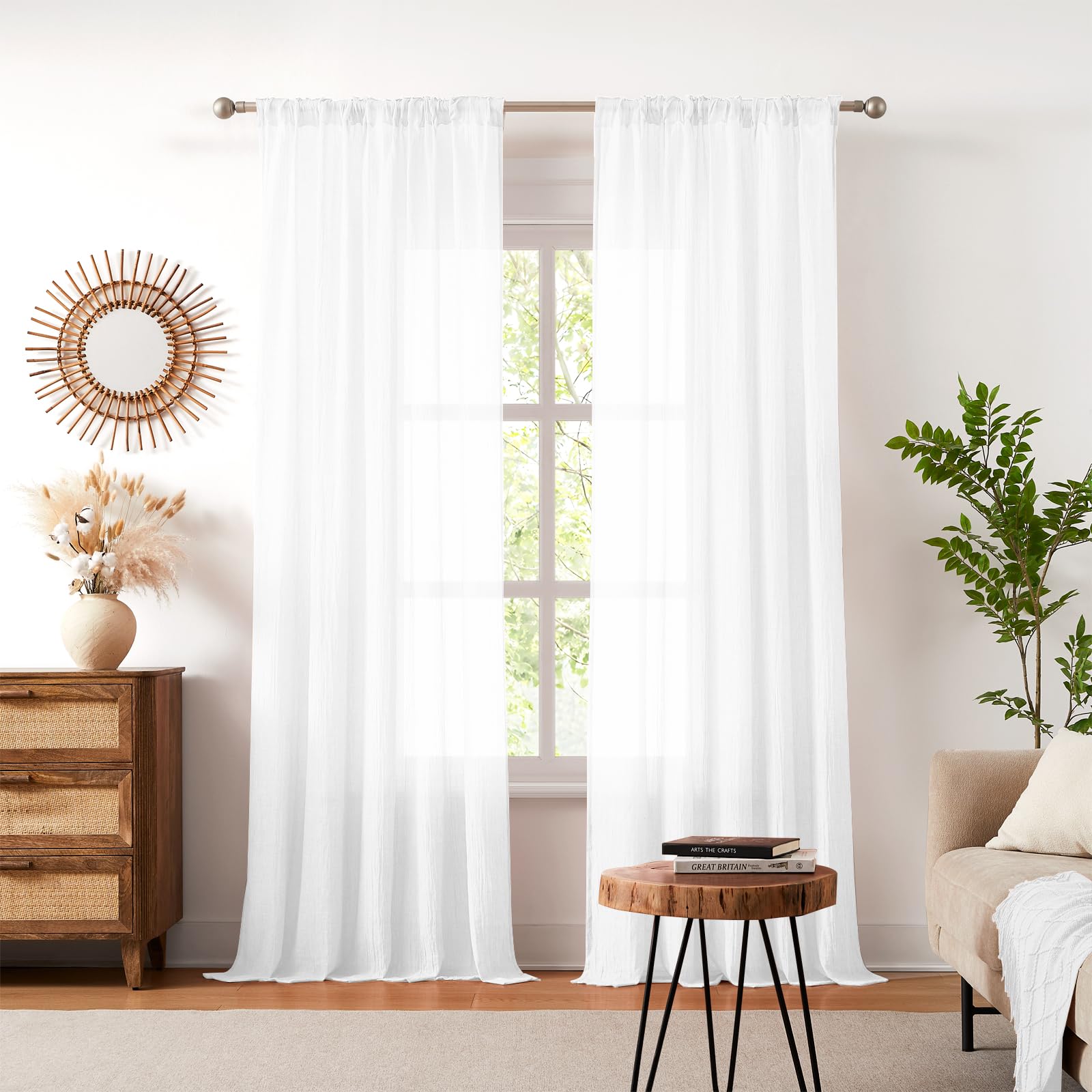 Rideaux décoratifs aérés pour une ambiance apaisante dans la chambre