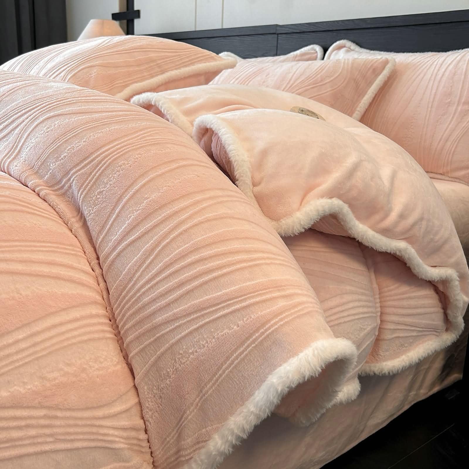 Zestaw poszewek na kołdrę 4 szt. na łóżko 150, 200 x 230 cm, prześcieradło z gumką 150 x 200 cm i 2 poszewki na poduszki, wzór w paski, miękki aksamit, jasny róż