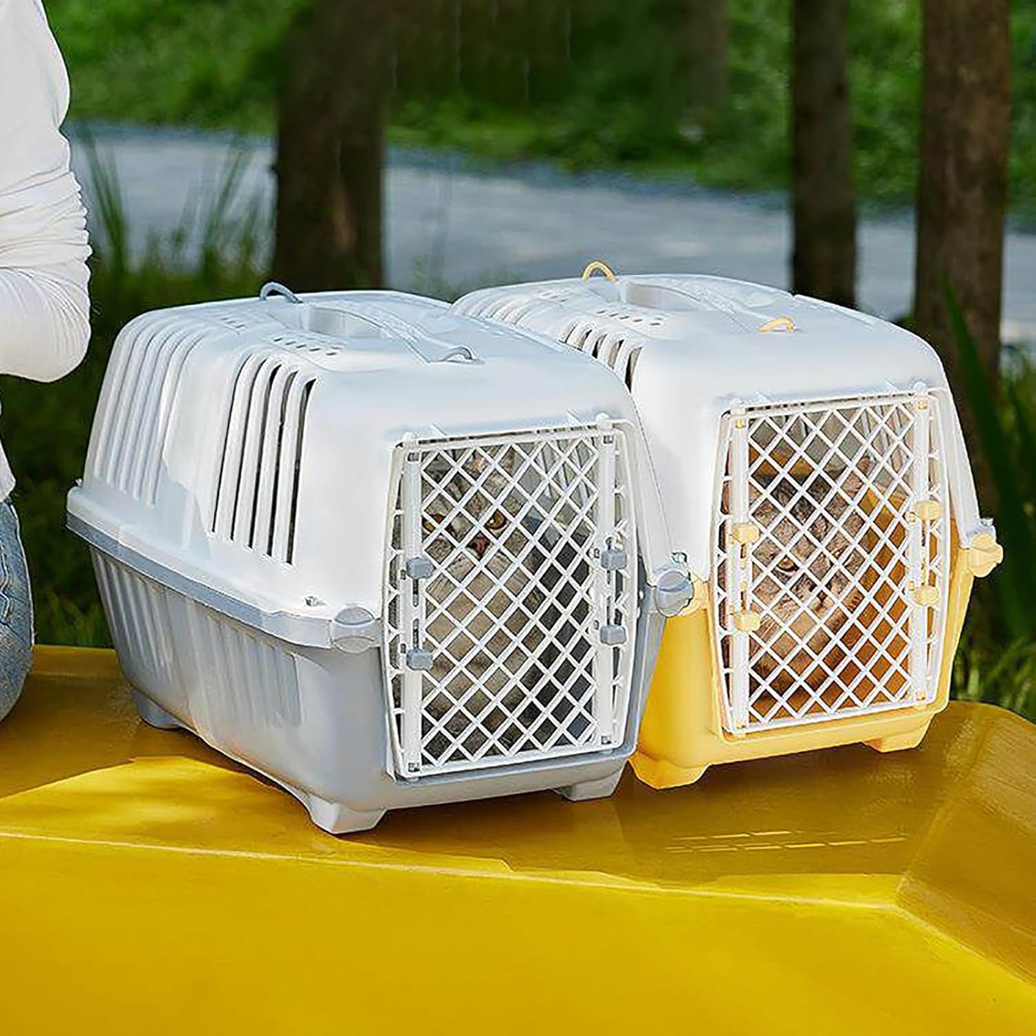 Puppy Car Carrier, Ventilated Pet Carrier, Cat Kennel Single Door Travel Pet Carrier for Small Animals Puppy Rabbit Bunny Squirrel(Yellow,37cm)