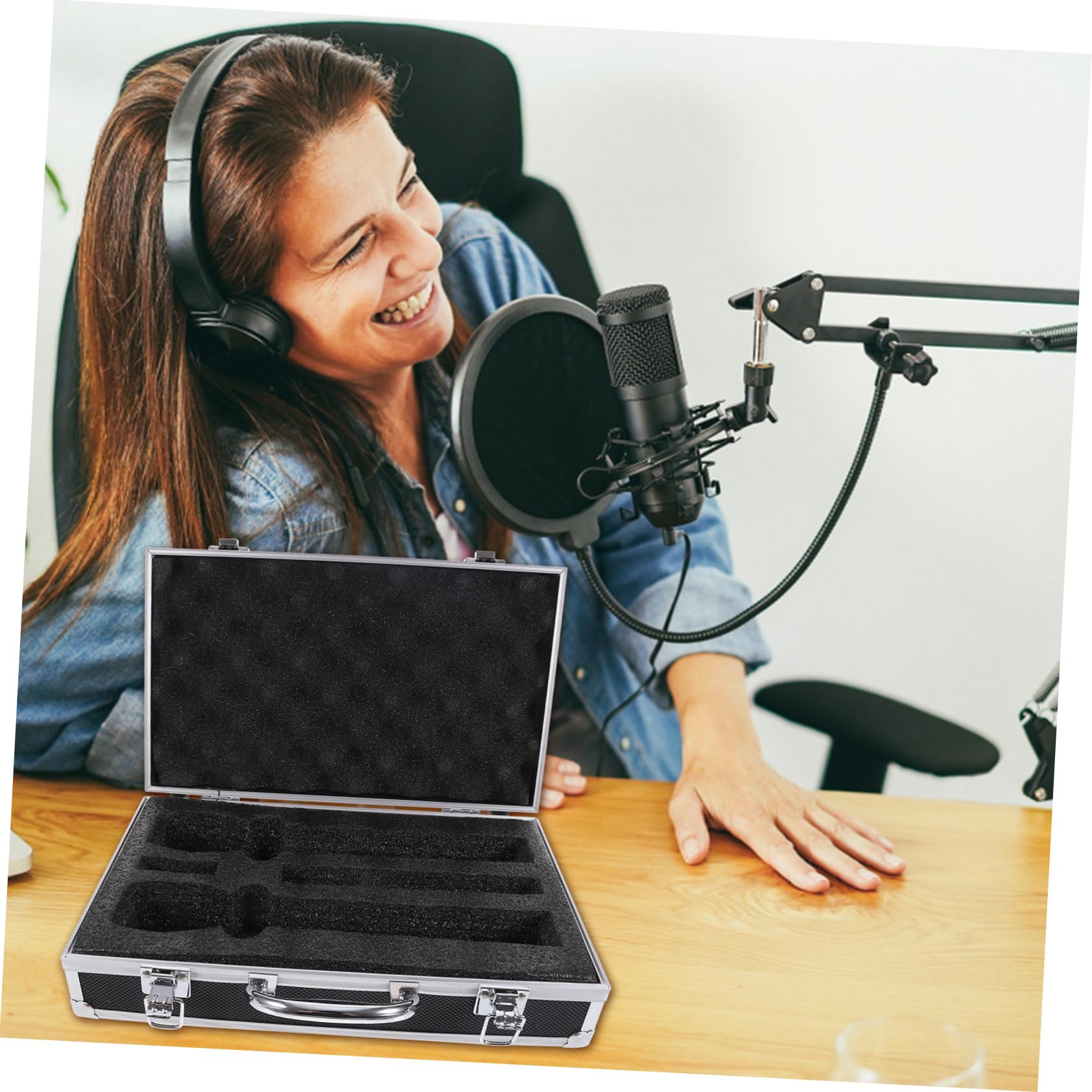 Valigia Portamicrofono Wireless in Lega di Alluminio Leggera Struttura Multi-slot e Protezione per 2 Microfoni, per Karaoke e Registrazioni