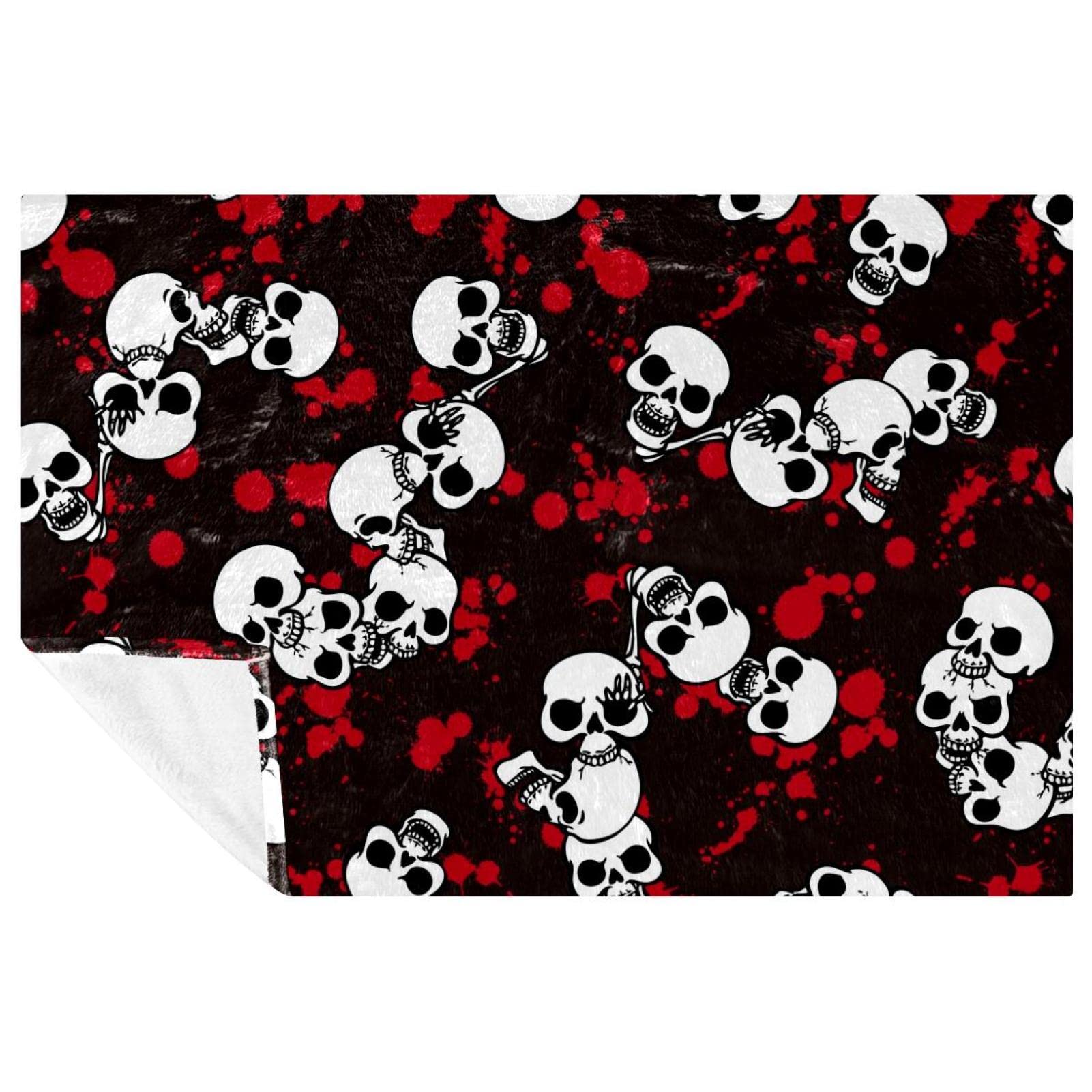 Couverture crâne grunge 150x100 cm idéale pour vos soirées cocooning sur le canapé ou en camping