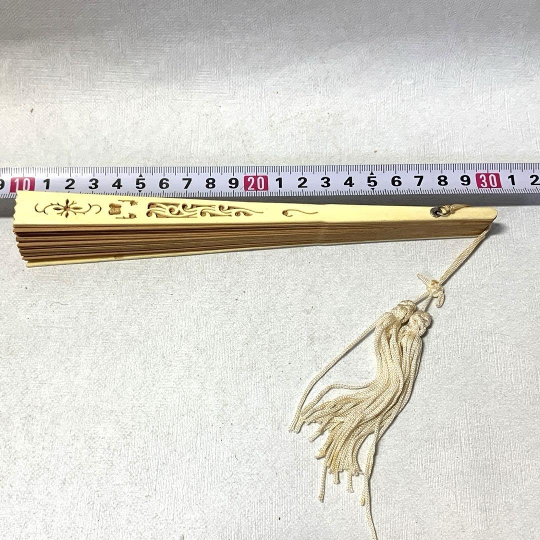 高級　天然　白檀　総白檀扇子　透かし彫り　扇子 ケース付き　象牙風親骨 Amazon.co.jp: 高級 天然 白檀 総白檀扇子 透かし彫り 扇子