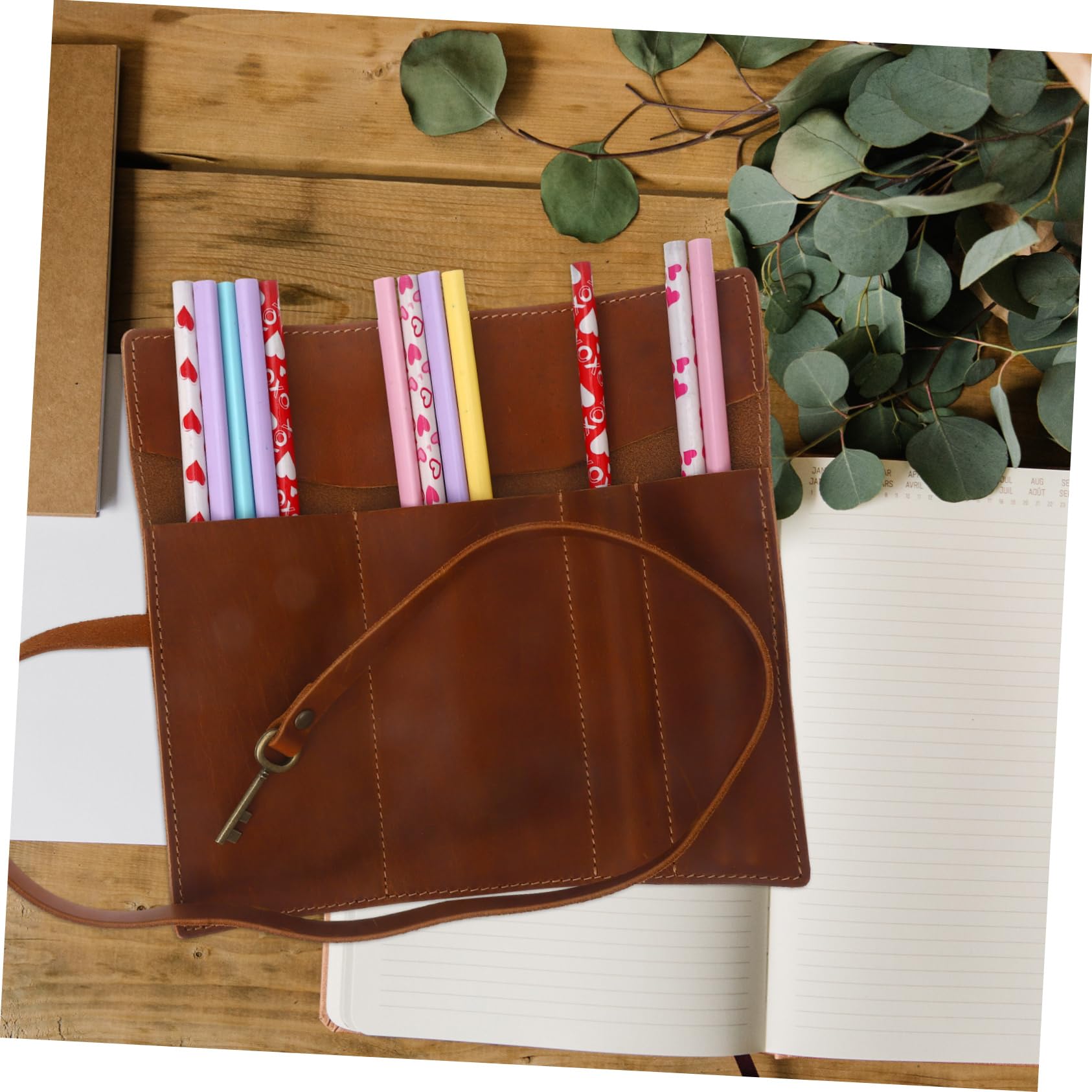 Estuche Enrollable de Cuero Marrón para Lápices y Bolígrafos, Fácil de Limpiar y Organizar, Adecuado para Bolígrafos de Fibra y Acuarela