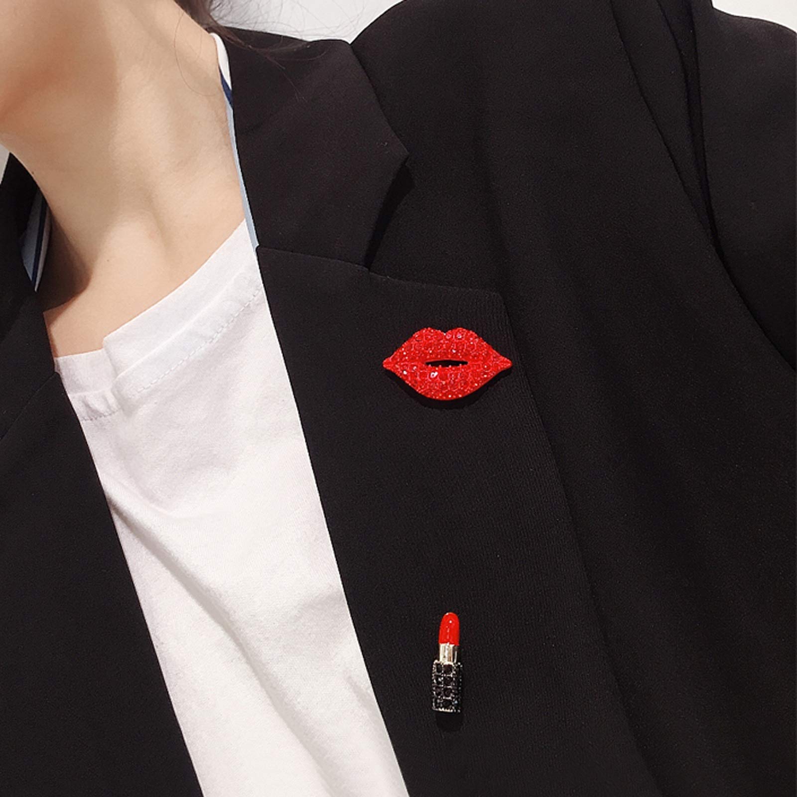 Broszki damskie Eleganckie wyjątkowe broszki z czerwonymi ustami, błyszcząca sztuczna broszka z kryształu górskiego, szalik z klapą Odzież stanik Damskie akcesoria na urodziny balu Biżuteria Broszka