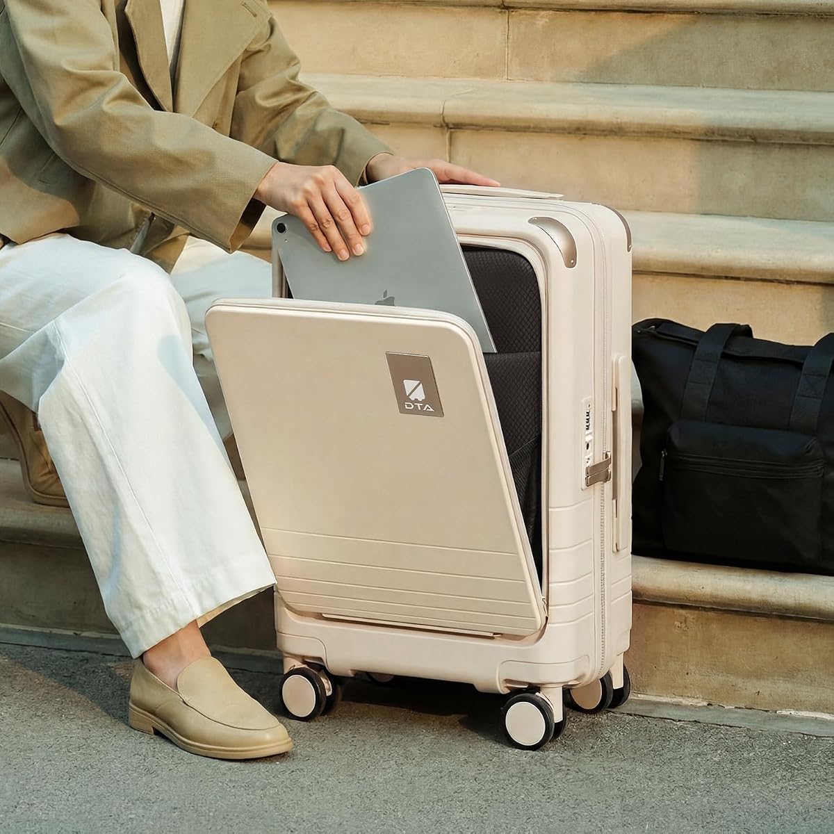 The Horizn Studios H7 Check-In Luggage (90L) view 3