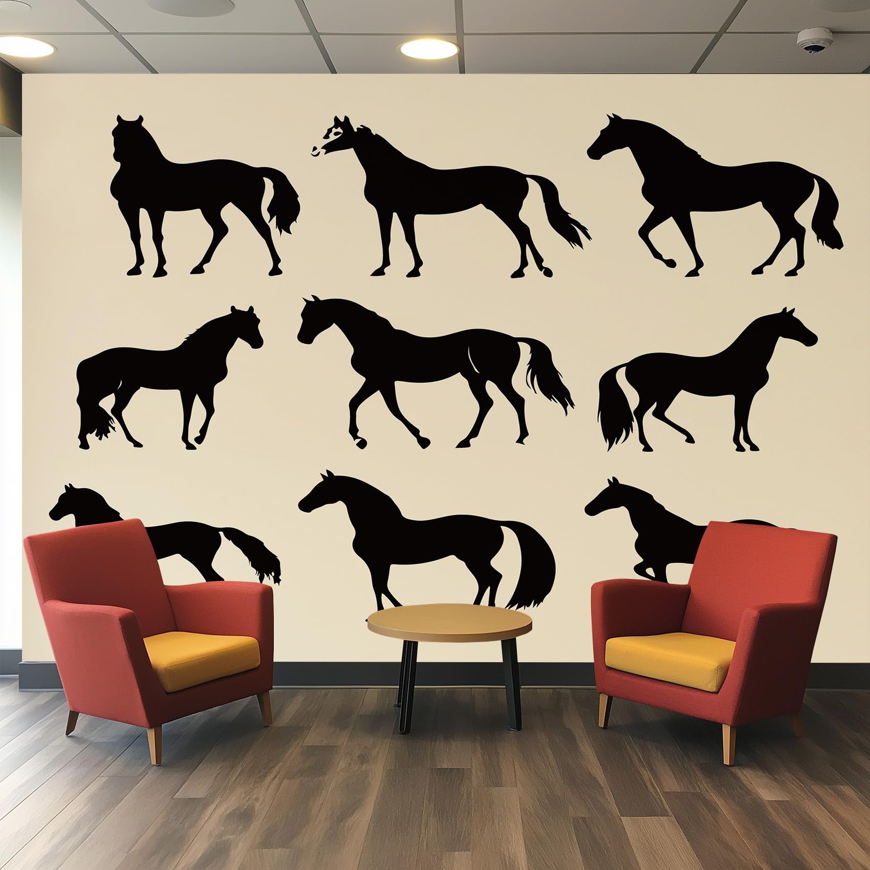 Papier peint panoramique cheval beige crée une ambiance nature dans la chambre