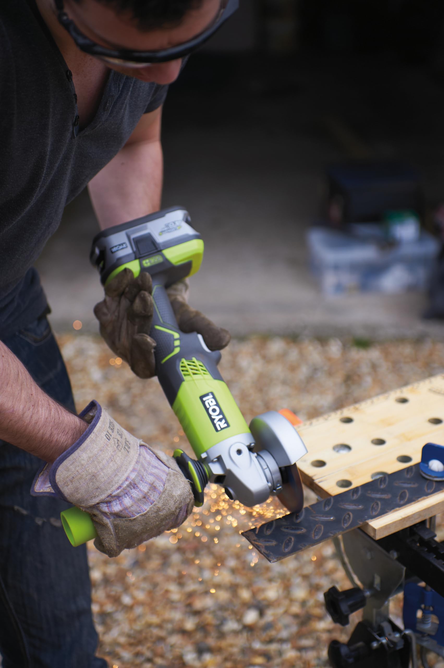 RYOBI 18 V ONE+ 8-częściowy zestaw akumulatorowy kombi RCK184O-242SZL, wiertarko-wkrętarka udarowa, szlifierka kątowa, ręczna piła tarczowa, szlifierka wibracyjna Delta, 2 x akumulatory (4,0 Ah i 2,0