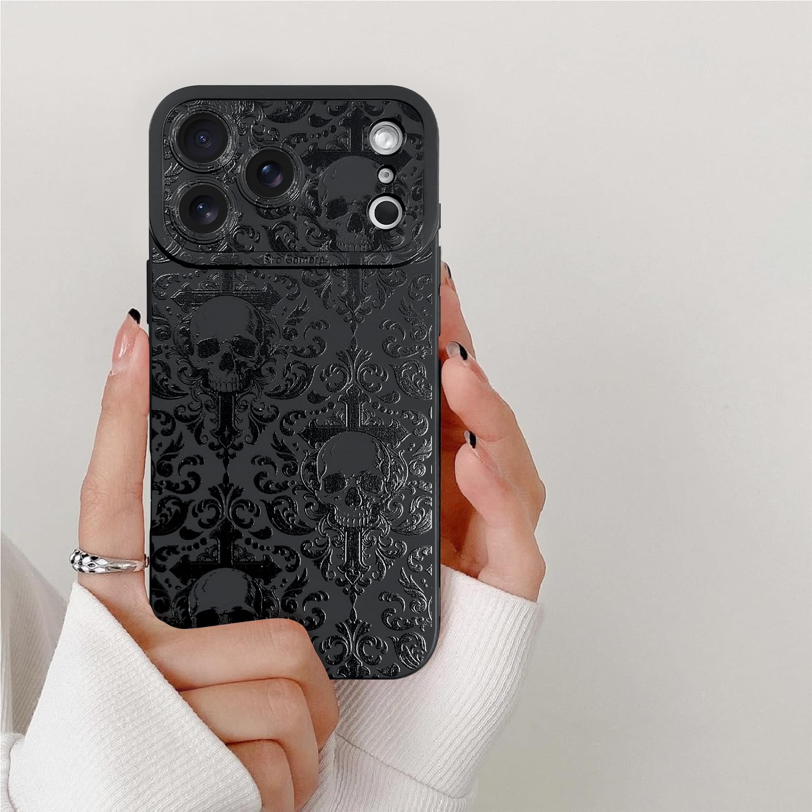 KANGHAR Progettata per iPhone 17 Pro, design estetico gotico con teschio e croce, per donne, ragazze e uomini, protezione completa della fotocamera, sottile, in morbido TPU, antiurto, colore nero