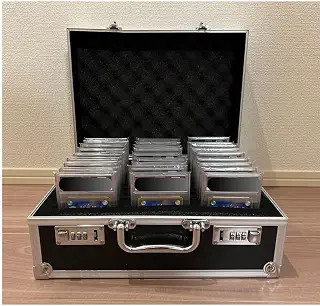 [AiO JAPAN] カード用 psa アタッシュケース カード用 27枚収納可能 大容量 おまけ付き PSA用スリーブ 100枚付き