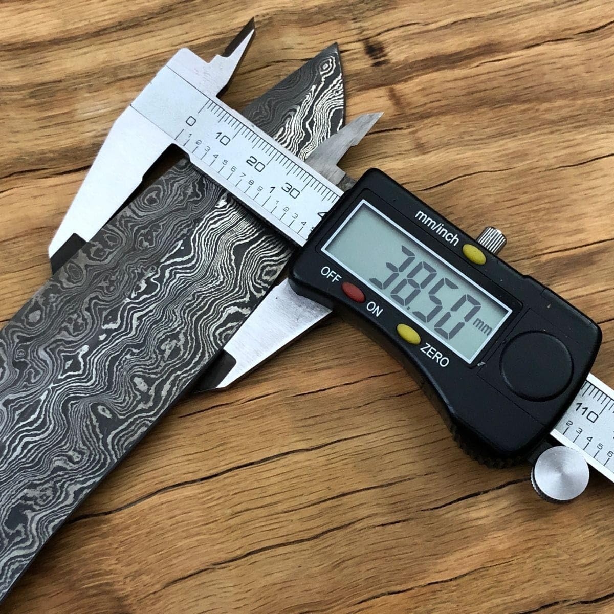 Custom Handmade Damascus Steel Hunting Bowie Knife, Fixed Blade Knife,Damascus Steel Guard, Brass Spacers with Epoxy Resin Handle Knife with leather Sheath, Black