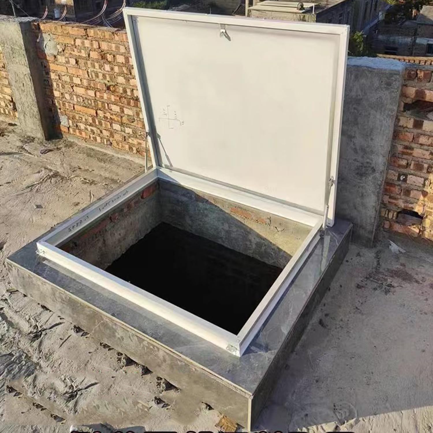 Waterproof Roof Skylight Cover, Sealed & Rainproof, Ideal for Basements, 30x36in (76.2x91.5cm), Durable Skylight Protection, A01 Model