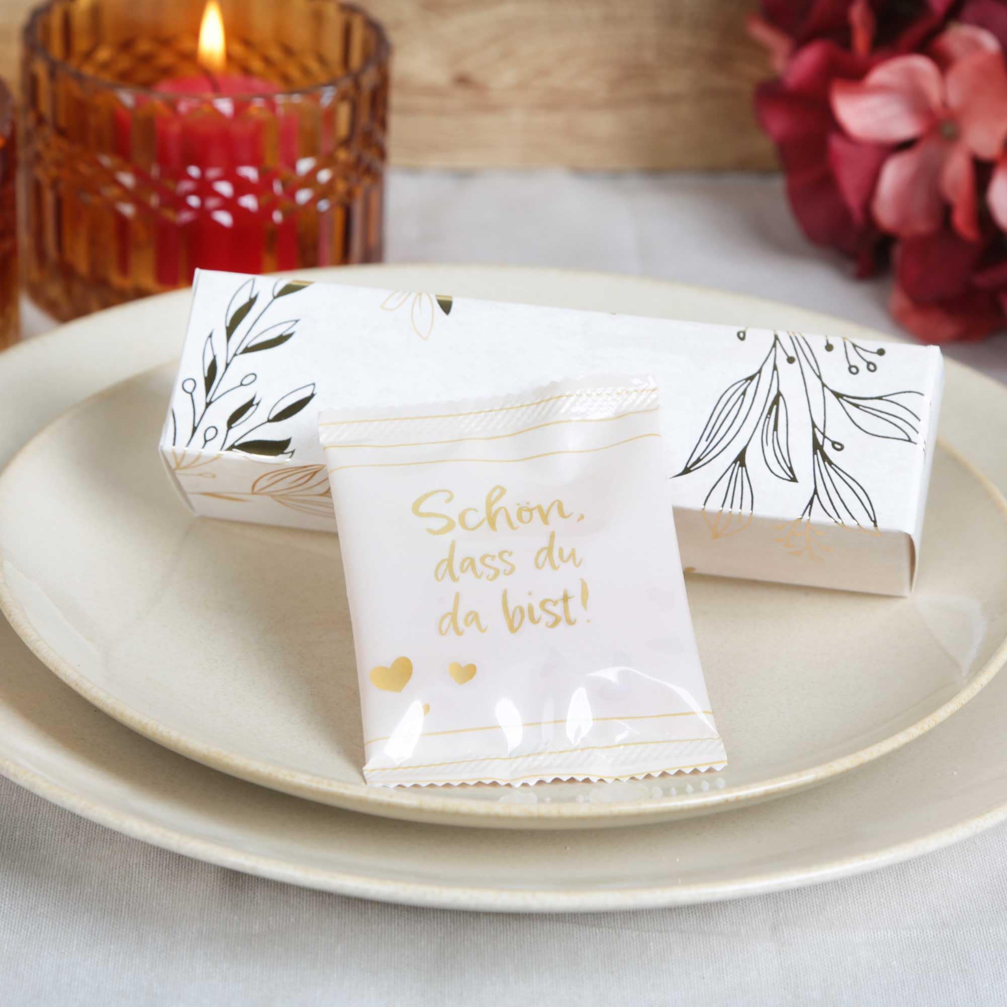 Logbuch-Verlag 100 Schön dass du da bist Gastgeschenke rote Herzen Gummibärchen für Hochzeit Geburtstag Event