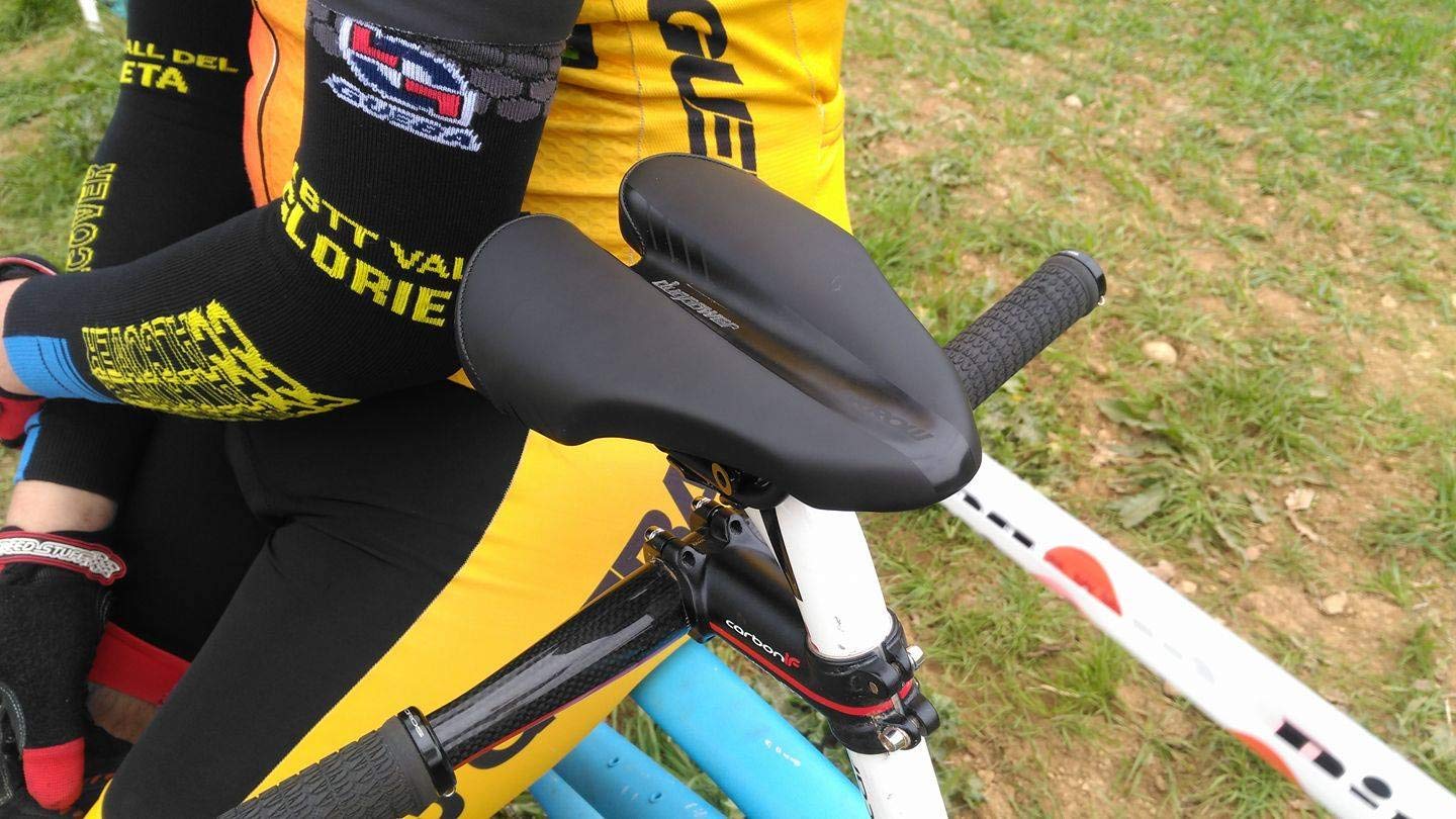 Sillin Bicicleta MTB Antiprostatico – Sin Punta Carretera Modelo Arrow Apto Montaña Triatlon Sin Nariz Hombre Mujer Ciudad Negro