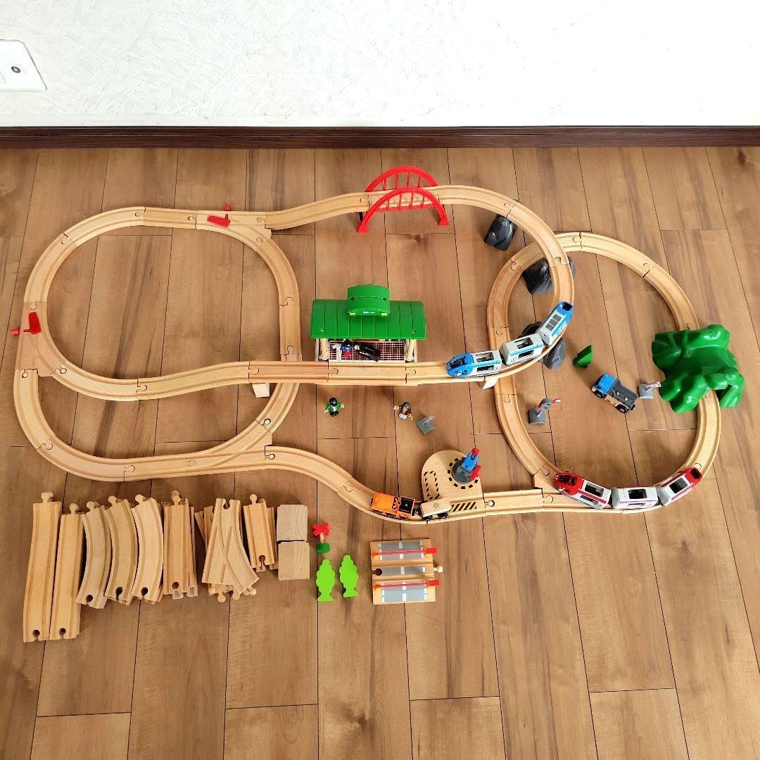 BRIO 2024 クリスマス限定レールセット 80000-142 BRIO 2023年クリスマス限定レールセット おまけ木製レール大量セット