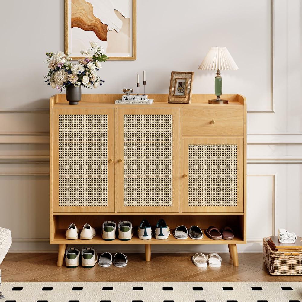 I0I&I0I Rattan Schuhschrank mit 2 Türen, Schuhkommode mit 5 Böden, Holzgriffe und Massivholzbeine für Flur und Eingangsbereich (Natural + Particle Board)