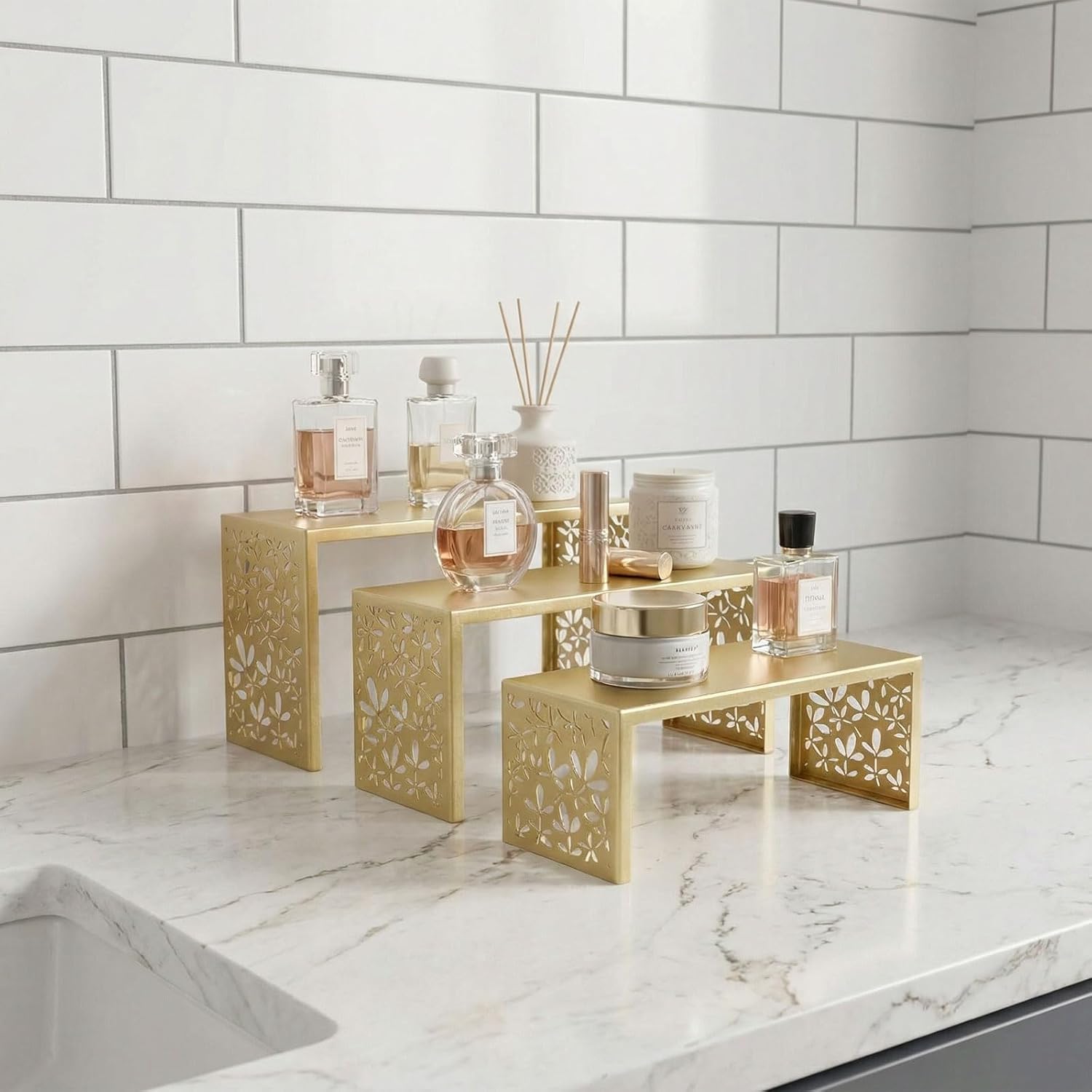 AIM & GGKK 3-Tier Gold Perfume Organizer Stand | Rustproof Metal Cologne Display Rack for Cluttered Vanity & Bathroom | Space-Saving Vertical Fragrance Holder & Elegant Cupcake Tower for Party Decor