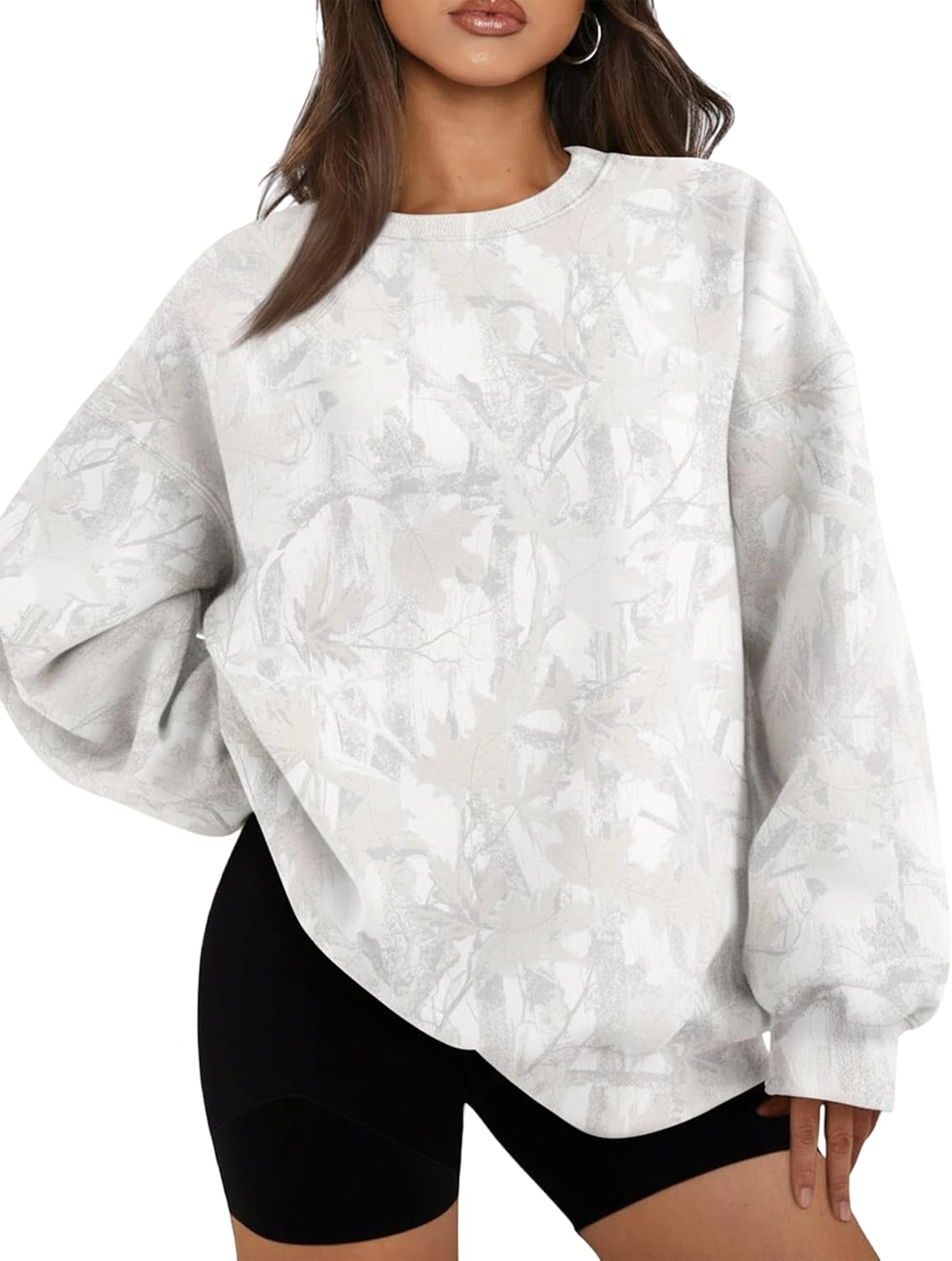 Women Camo Sweatshirt Oversized Maple Leaf Graphic Crew Neck Pullover Long Sleeve Fall Winter Trendy Hoodies