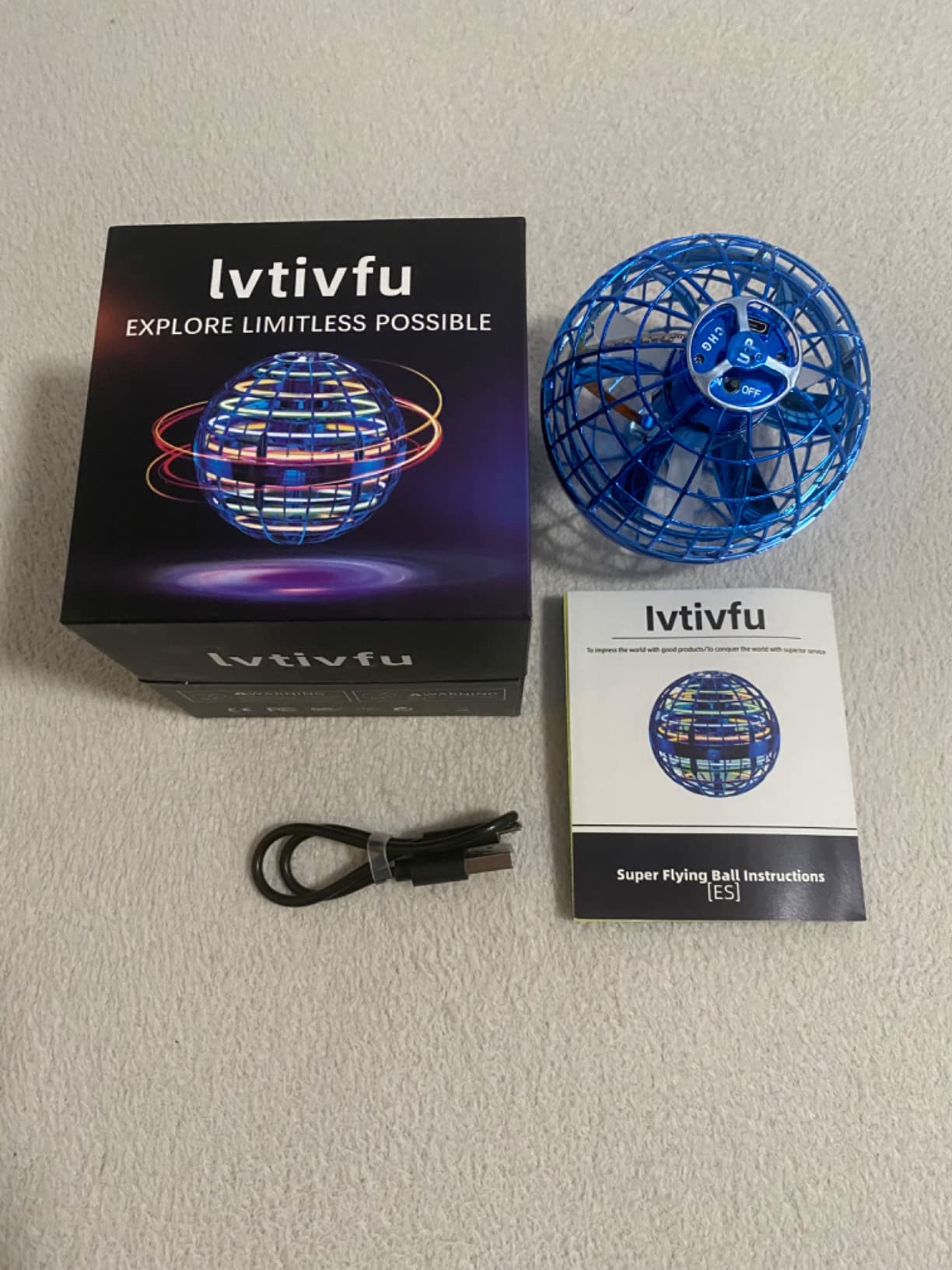 Muy vistosa debido a sus leds, ligera, no hace daño pero es algo difícil de usar.