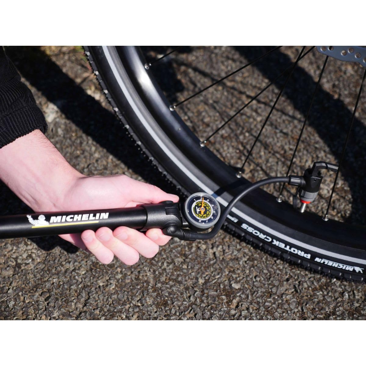 MICHELIN Mini Pompe Aluminium Convertible AIR Tech Pro - Manomètre Analogique - pour VTT, VTC, VAE, Vélo Enfant - 157g