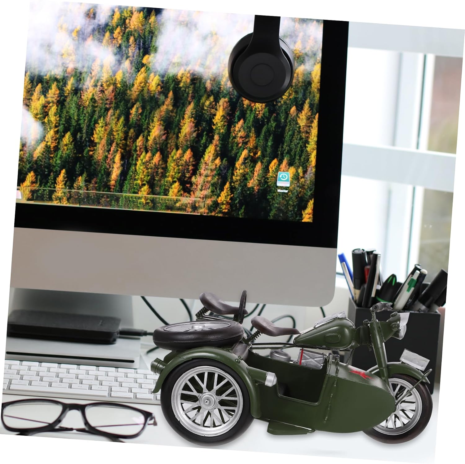 SAFIGLE Vintage Green Iron Tricycle Model Classic Motor Vehicle Ornament for Home Office Retro Handmade Antique with Detailed Craftsmanship