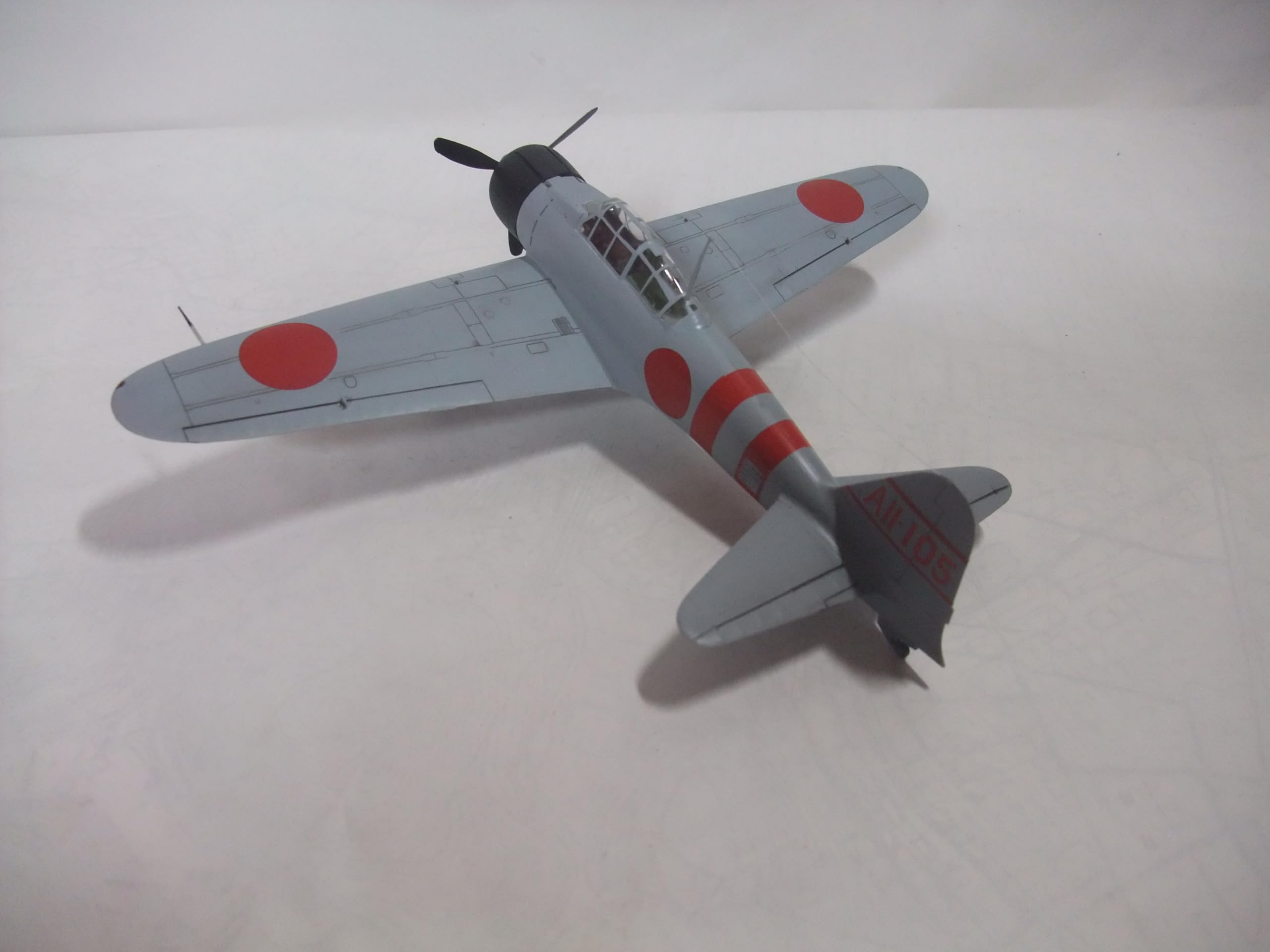 Amazon.co.jp: 完成品 日本海軍空母加賀搭載 零戦二一型艦上戦闘機