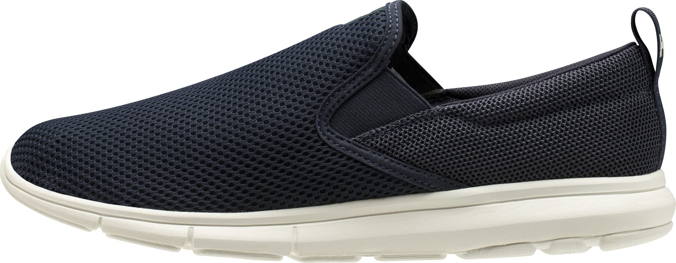 Eine Auswahl an Bekleidung und Schuhen von Helly Hansen