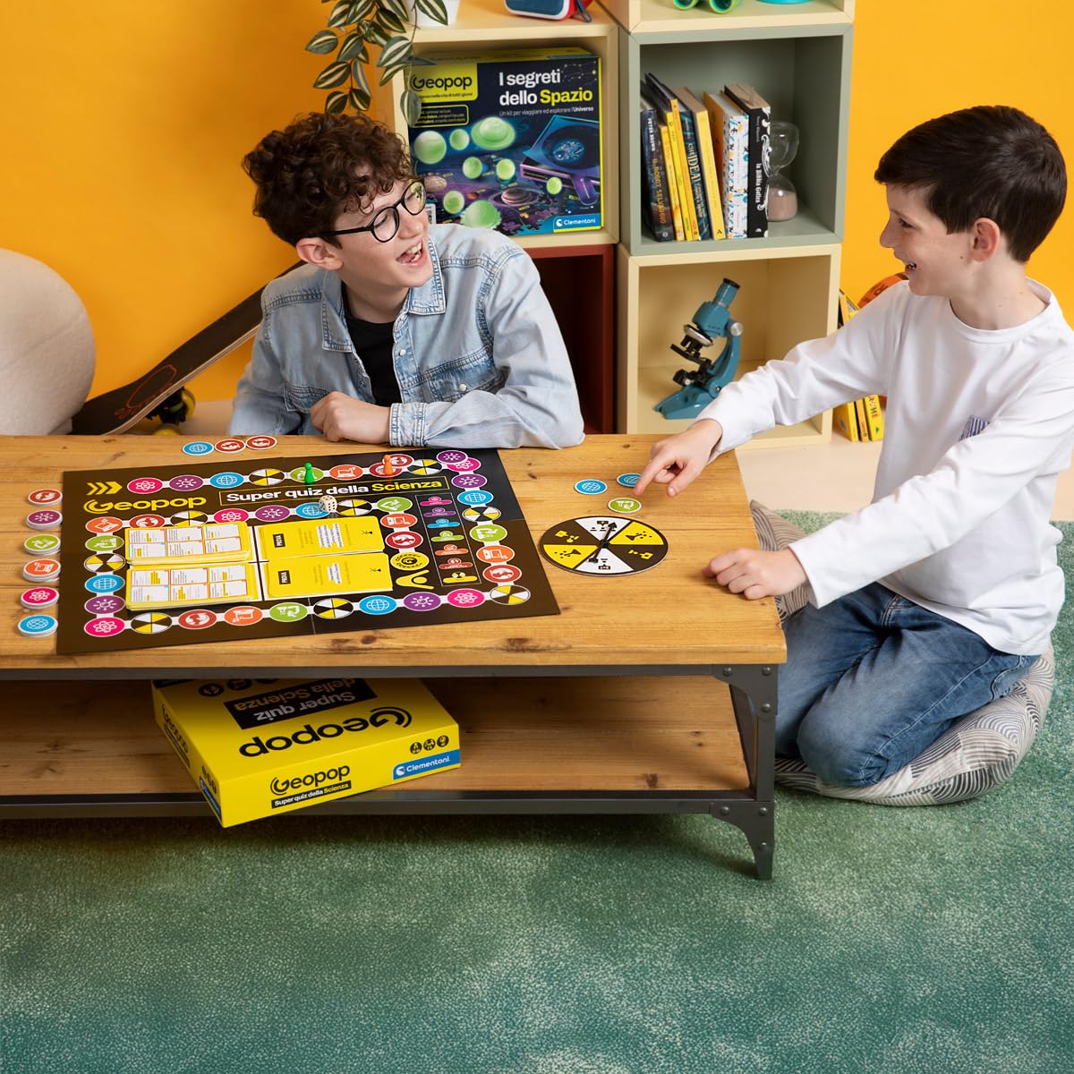 Clementoni x Geopop - Il Super Quiz della Scienza, Gioco Scientifico per Bambini 10+ Anni, Gioco di Società a Tema Scientifico, 2-6 Giocatori, Made in Italy, Lingua Italiana, 19431