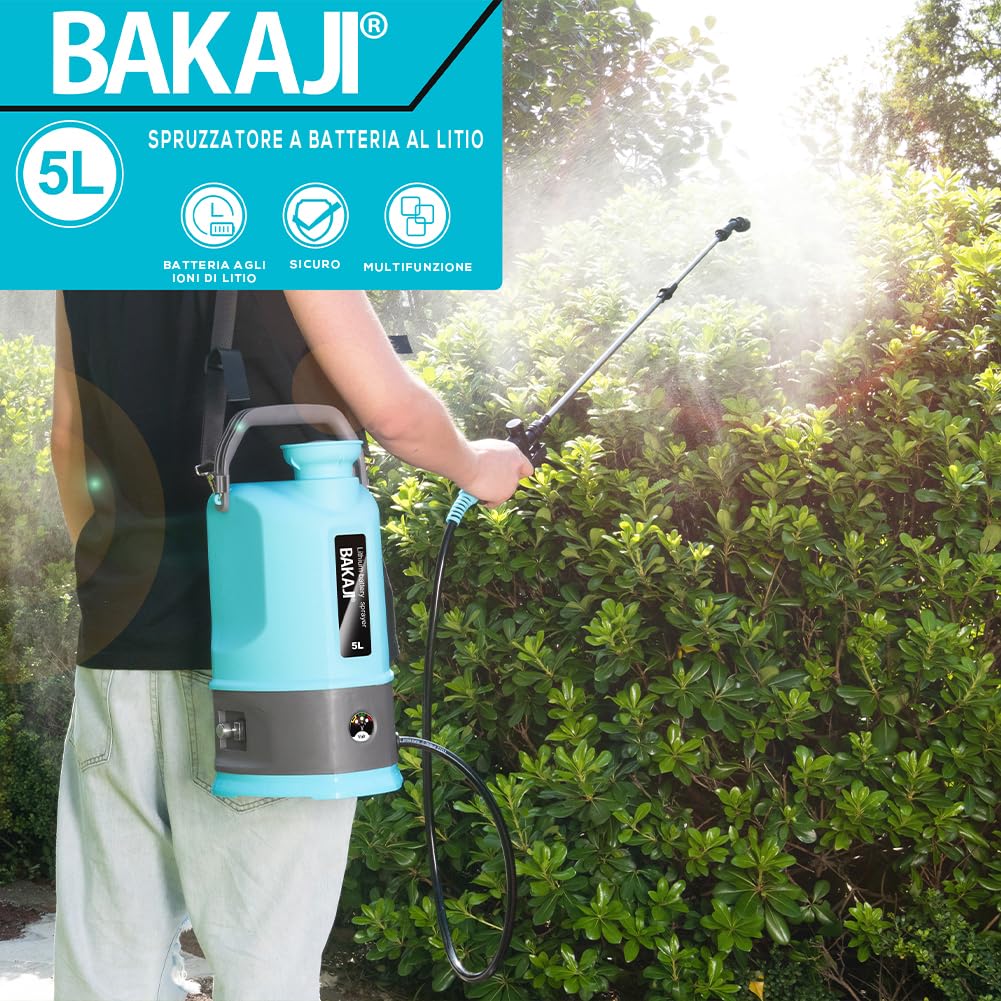 BAKAJI Spruzzatore a batteria da Giardino con Accessori, Nebulizzatore a pressione con Tracolla Antifatica, Pompa Ultra Leggera Irrigazione e Cura Piante, Ideale Acqua e Antiparassitario (5 Litri)
