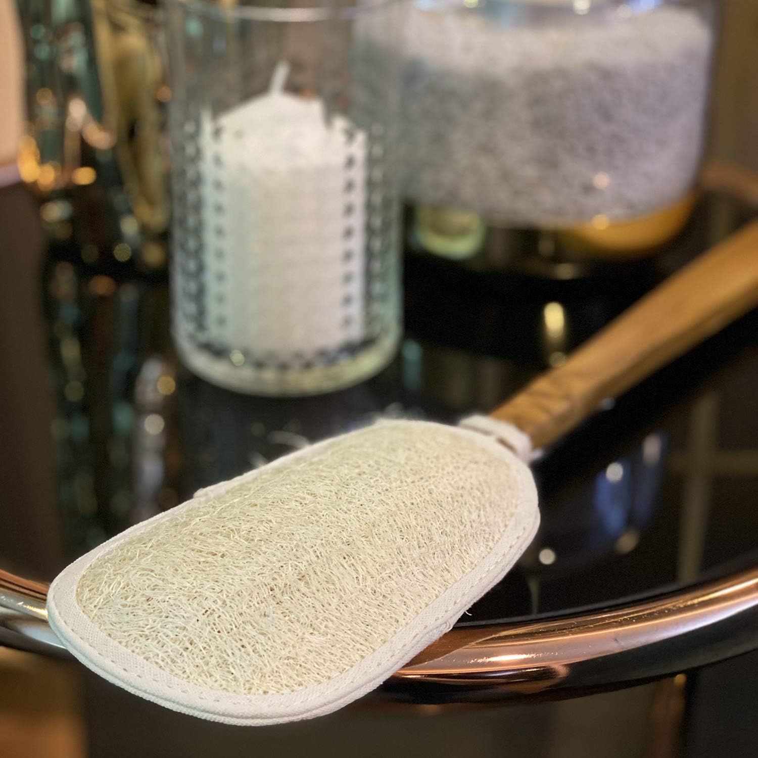 FAAY Depurador de espalda de lufa exfoliante natural de 17 pulgadas en un palo con recambios de almohadillas de esponja Luffa - Cepillo de ducha y baño corporal de mango largo para hombres y mujeres