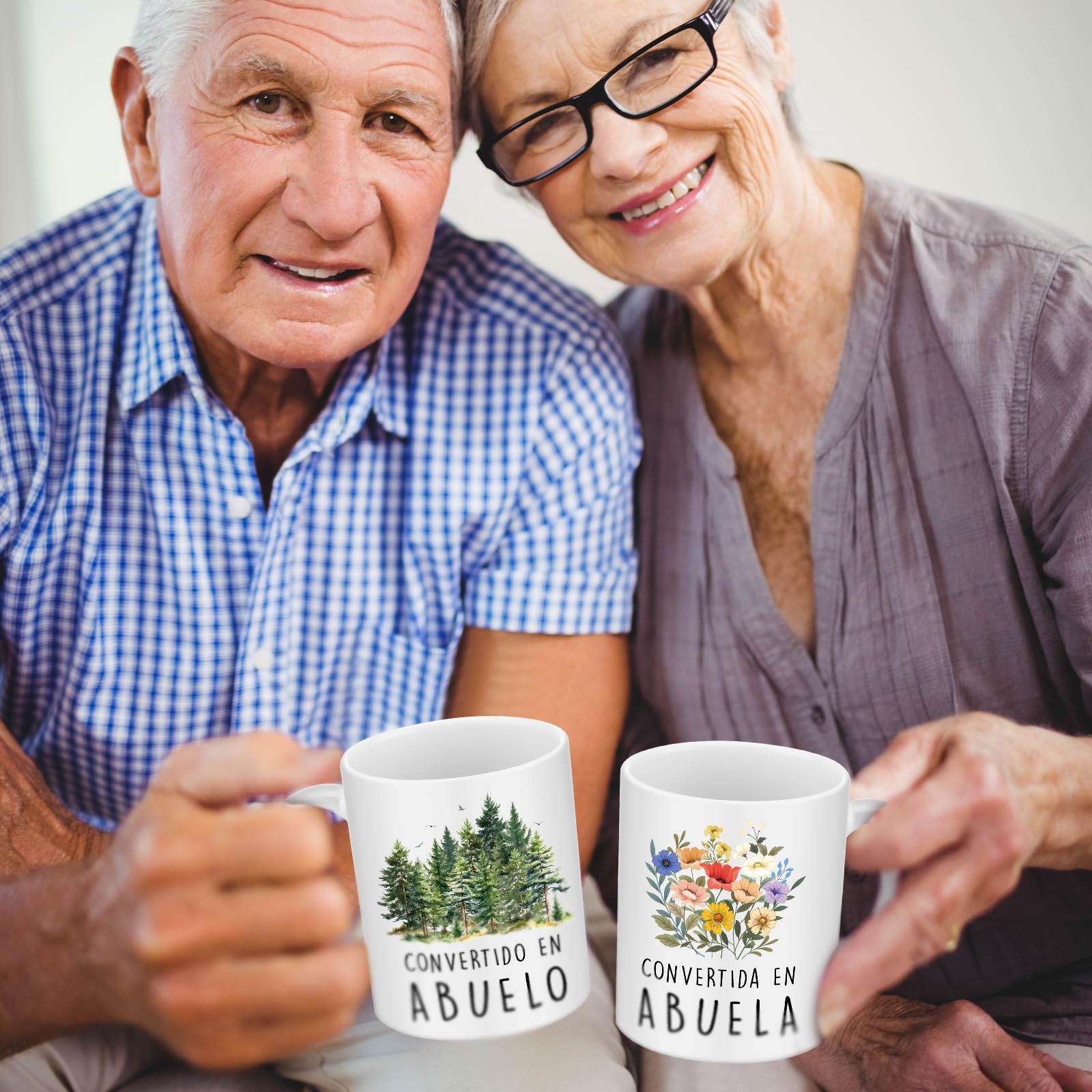Didaey Juego de 2 tazas de café Promoted to Abuela y Abuelo para nuevos abuelos, regalos por primera vez 2025 para abuela y abuelo, regalos de anuncio de embarazo regalos de Navidad para nuevos