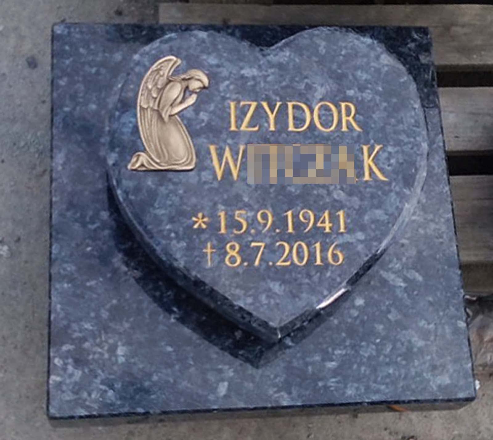Piedra de tumba en forma de corazón en placa de granito Labrador Blue Pearl BP / Labrador Acier / Scandi Argent, incluye inscripción de nombre y apellido, así como fecha de nacimiento y muerte. Placa