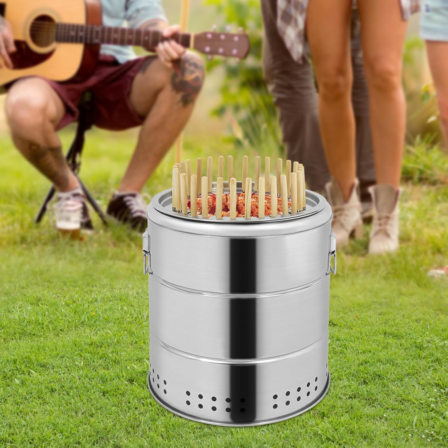 Griglia A Carbone Sospesa Senza Fumo, Affumicatore Verticale Portatile A Carbone, con 30 Spiedini, Secchio per Barbecue in Acciaio Inox, Ideale per Campeggio, Picnic E Feste in Giardino.